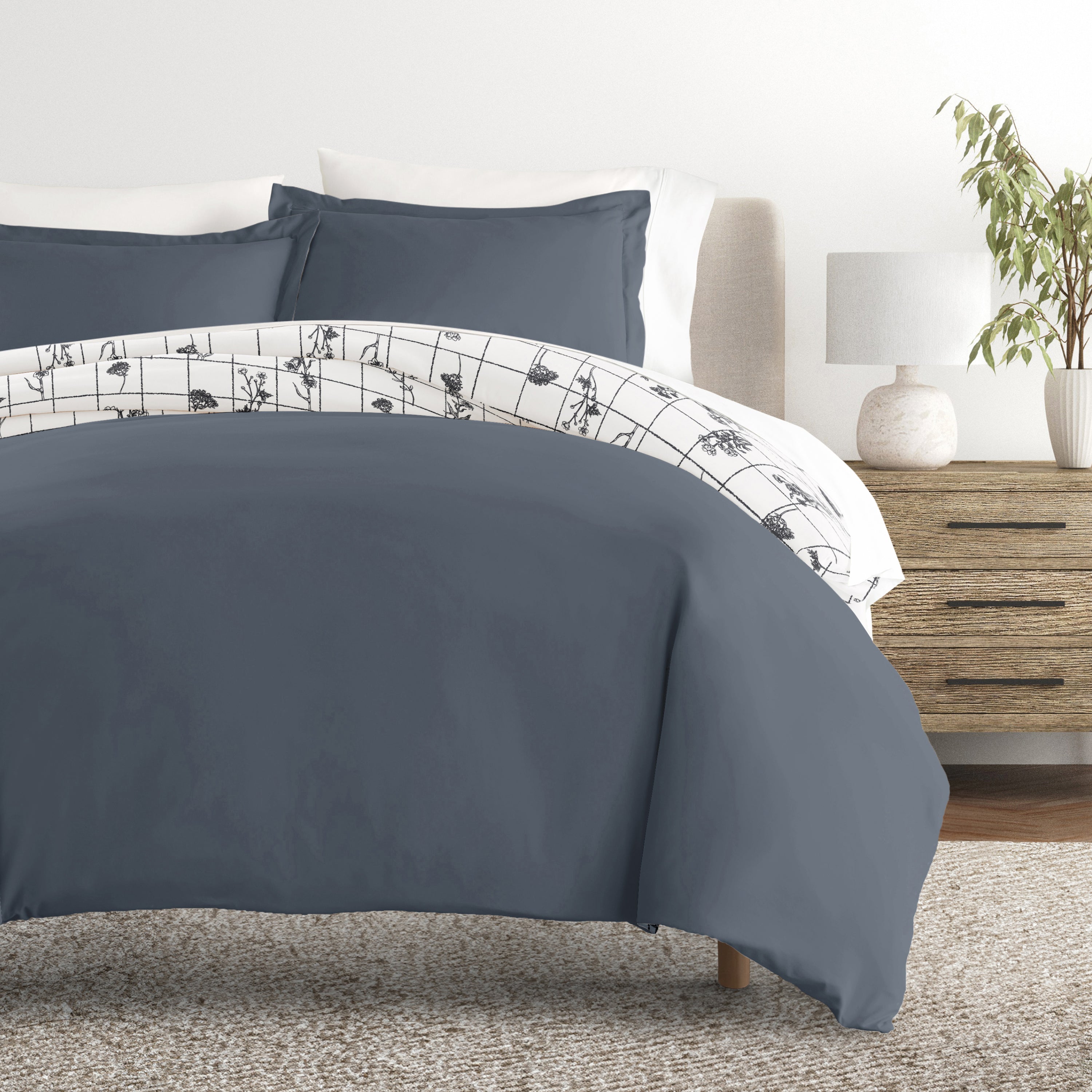 Flower Field Patterned Reversible Duvet Cover Set