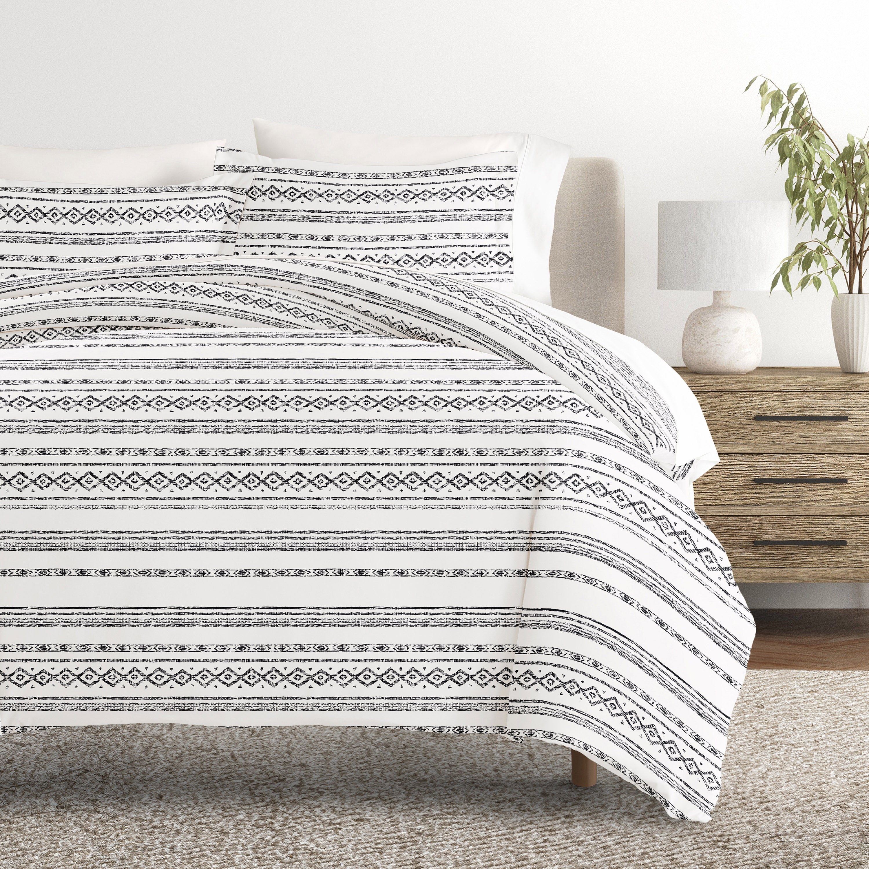 Geo Threads Patterned Duvet Cover Set