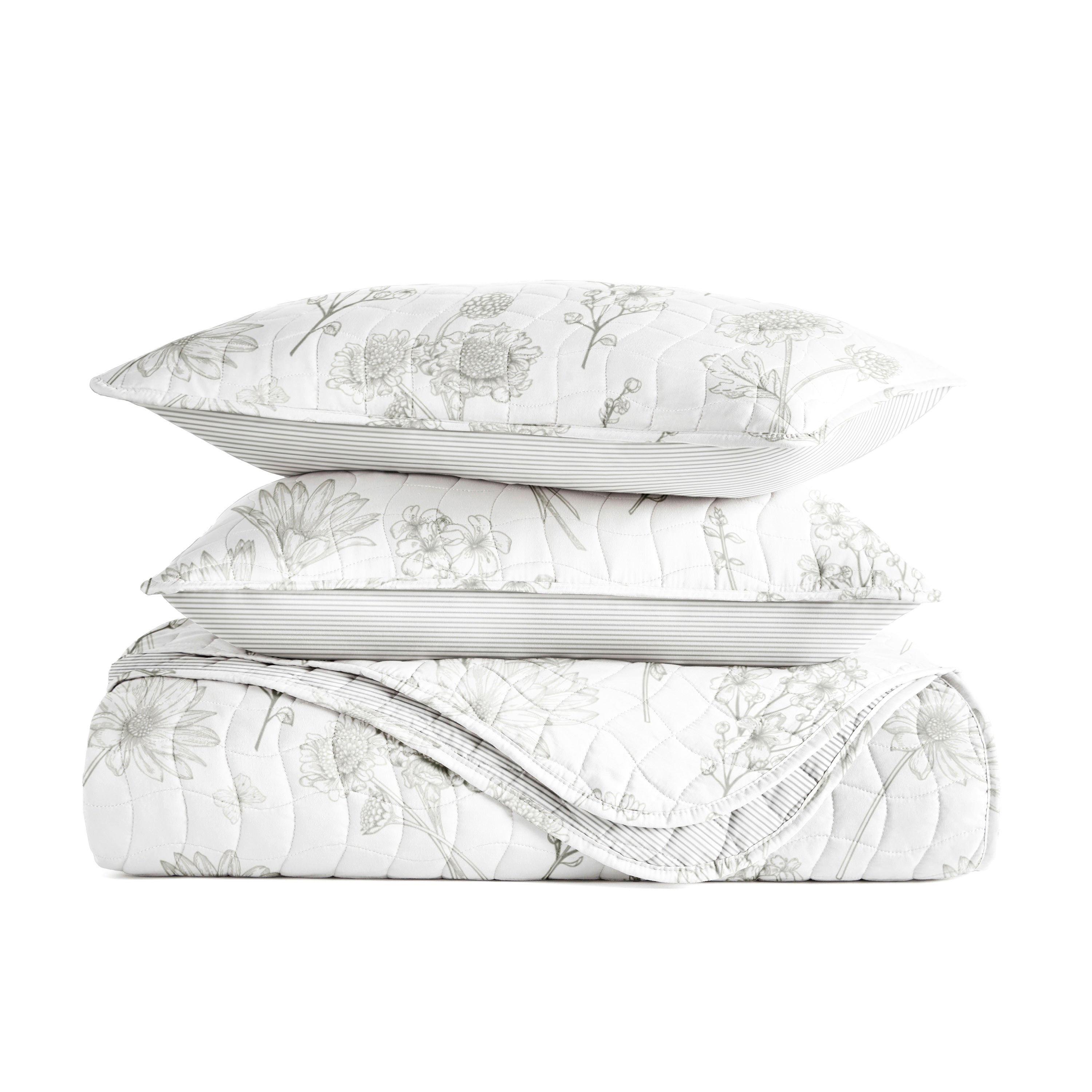 Blooming Daisy Patterned Quilted Coverlet Set