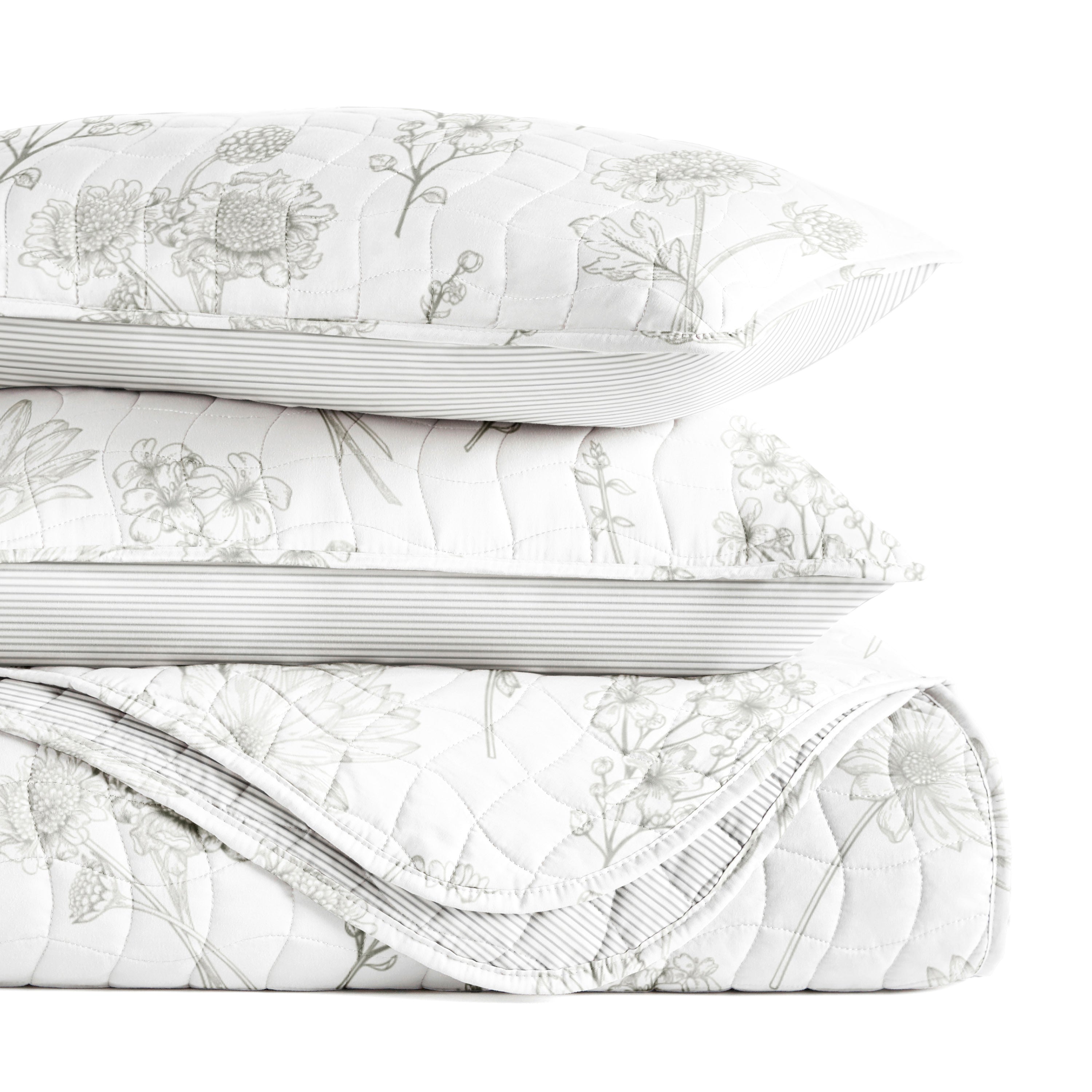 Blooming Daisy Patterned Quilted Coverlet Set