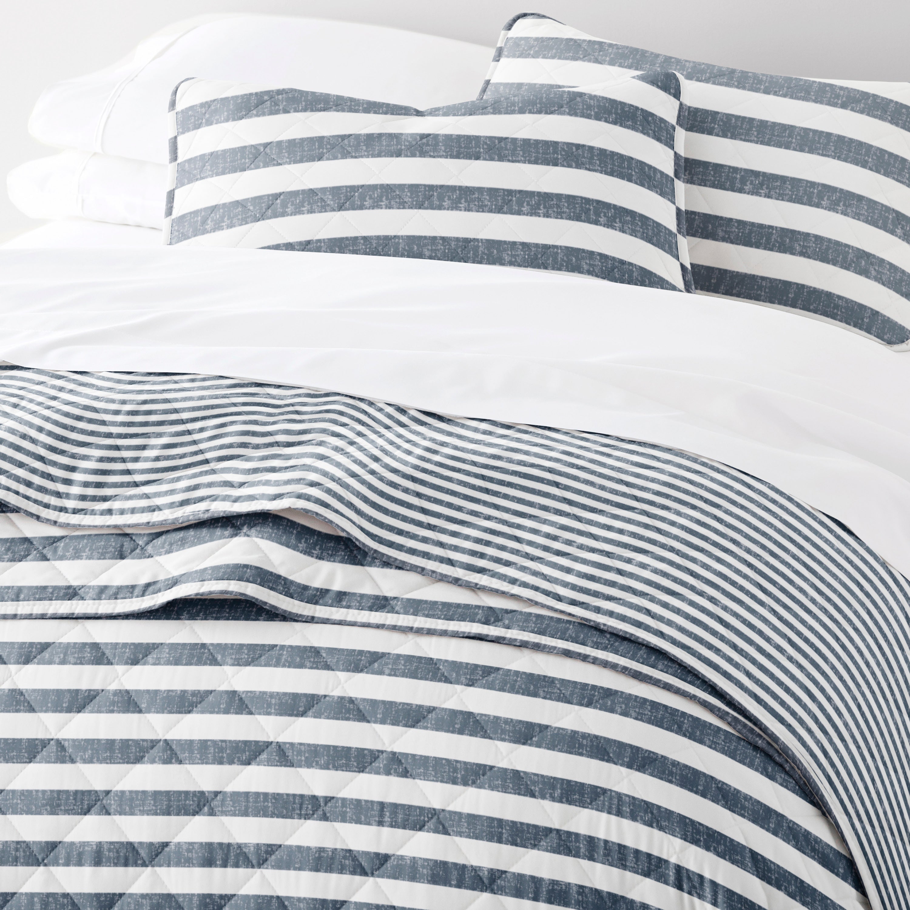 Classic Stripe Patterned Quilted Coverlet Set