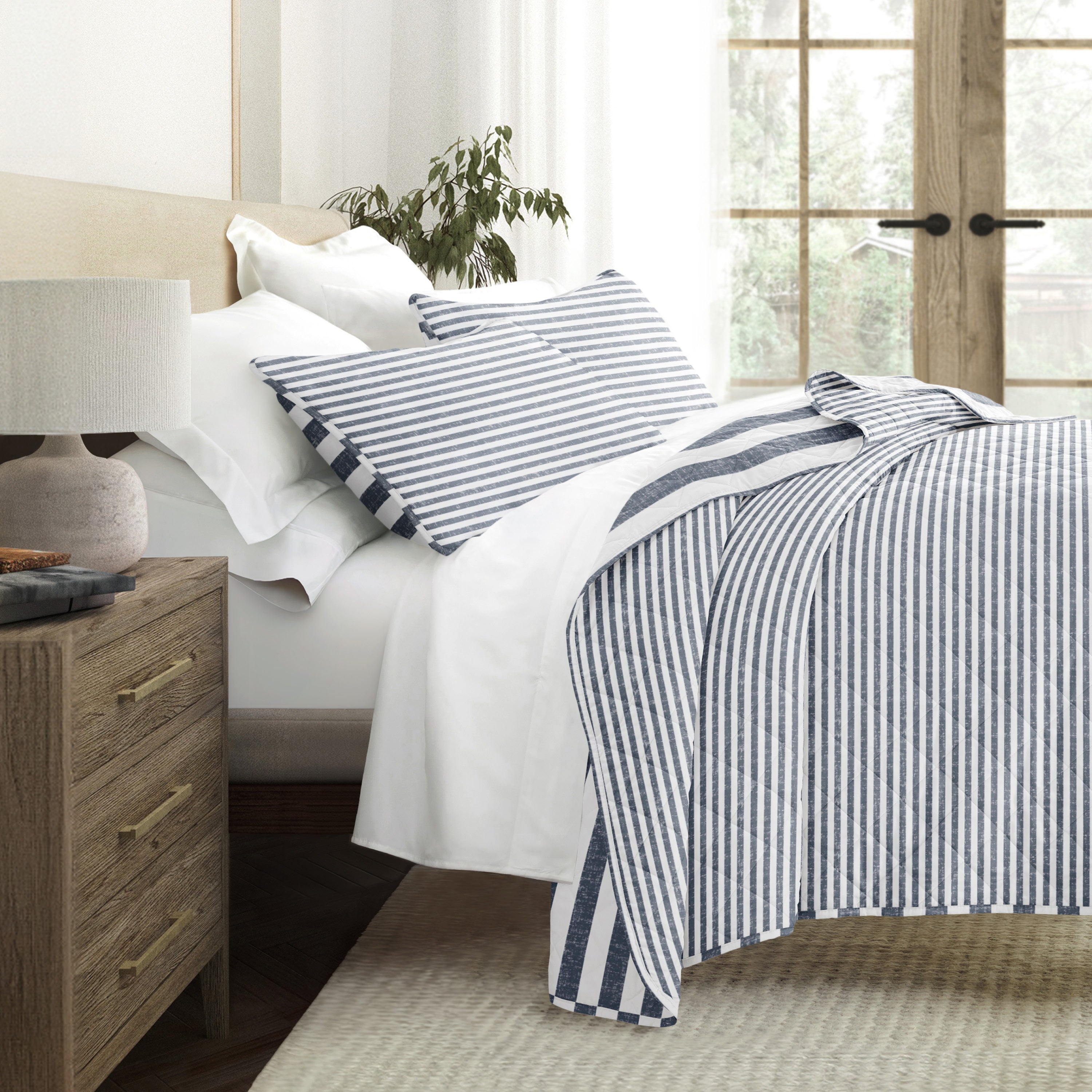 Classic Stripe Patterned Quilted Coverlet Set