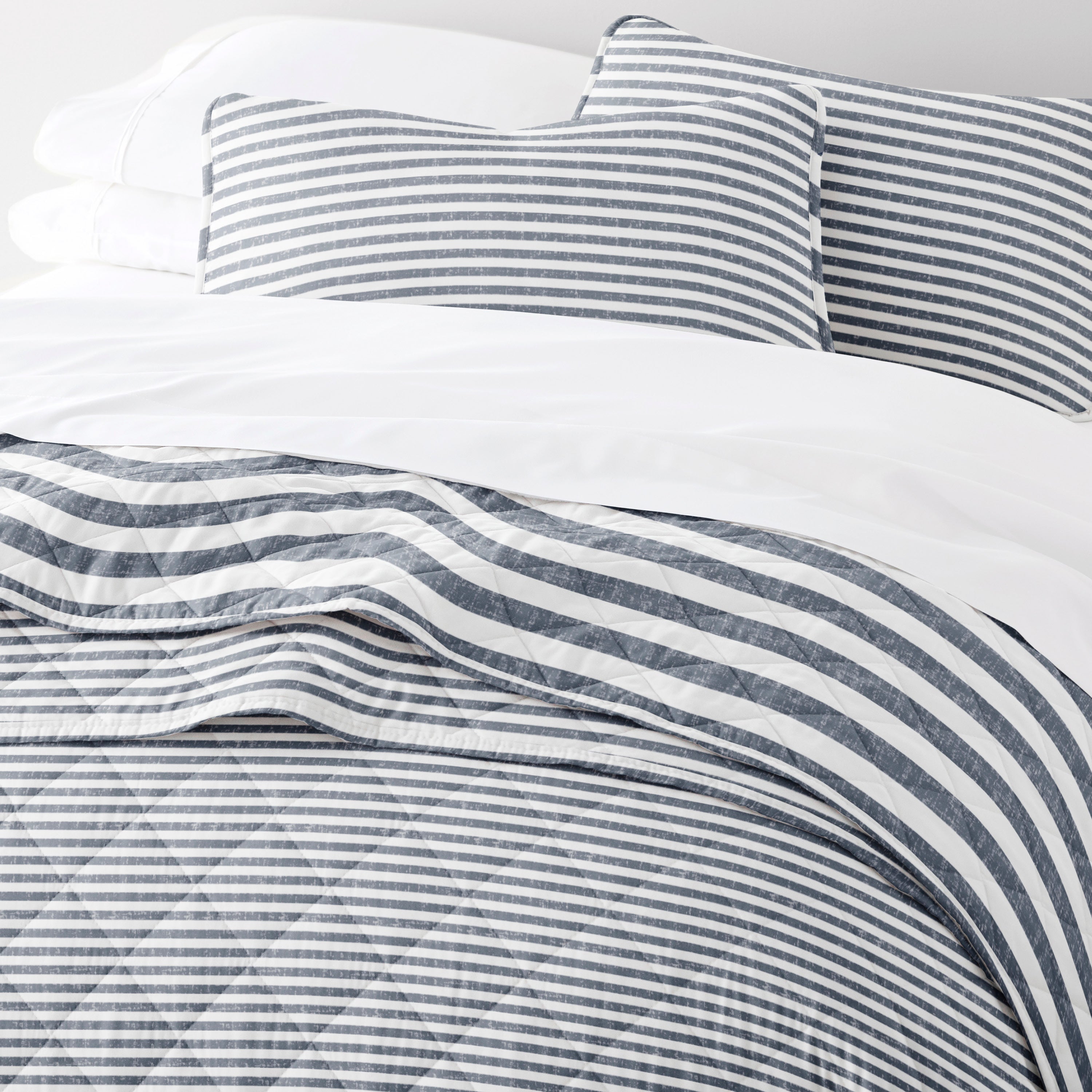 Classic Stripe Patterned Quilted Coverlet Set