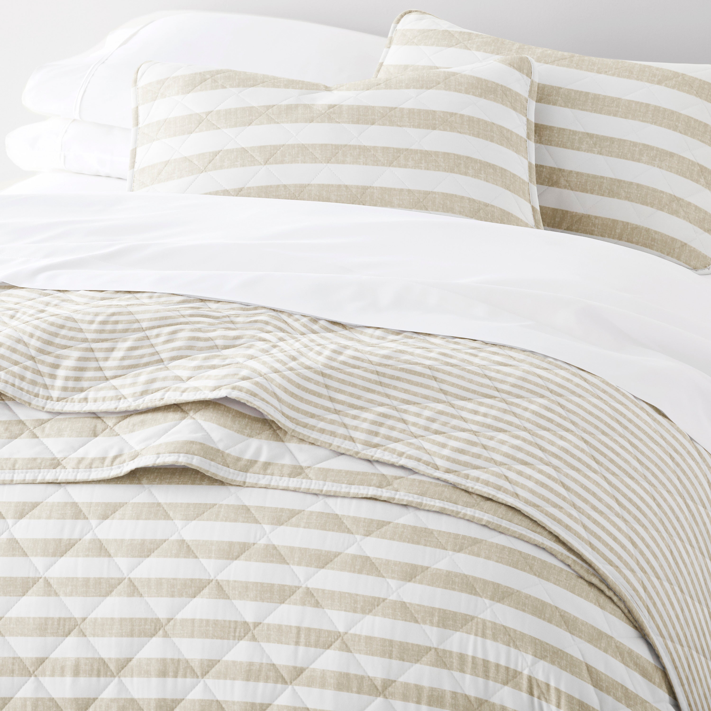 Classic Stripe Patterned Quilted Coverlet Set