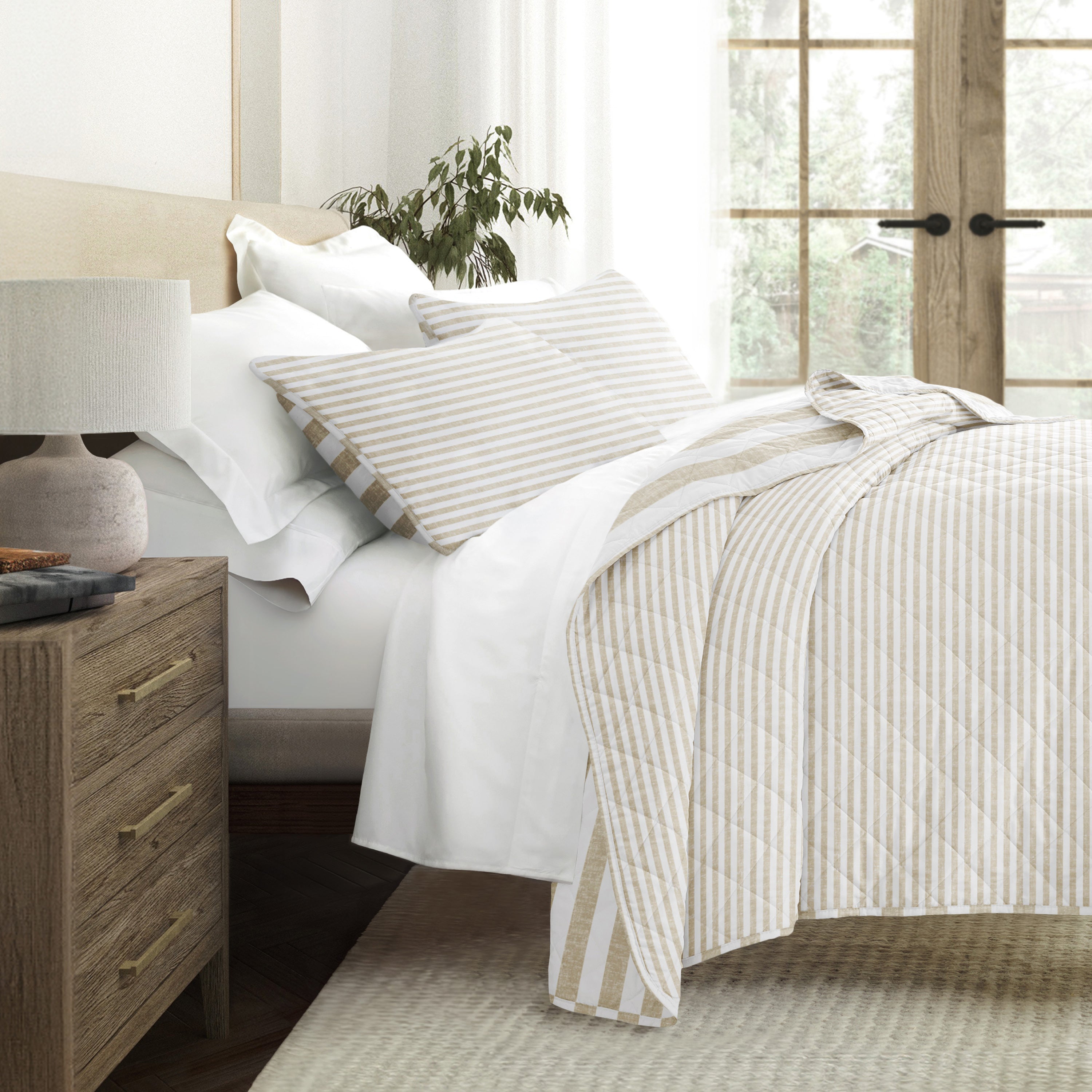 Classic Stripe Patterned Quilted Coverlet Set