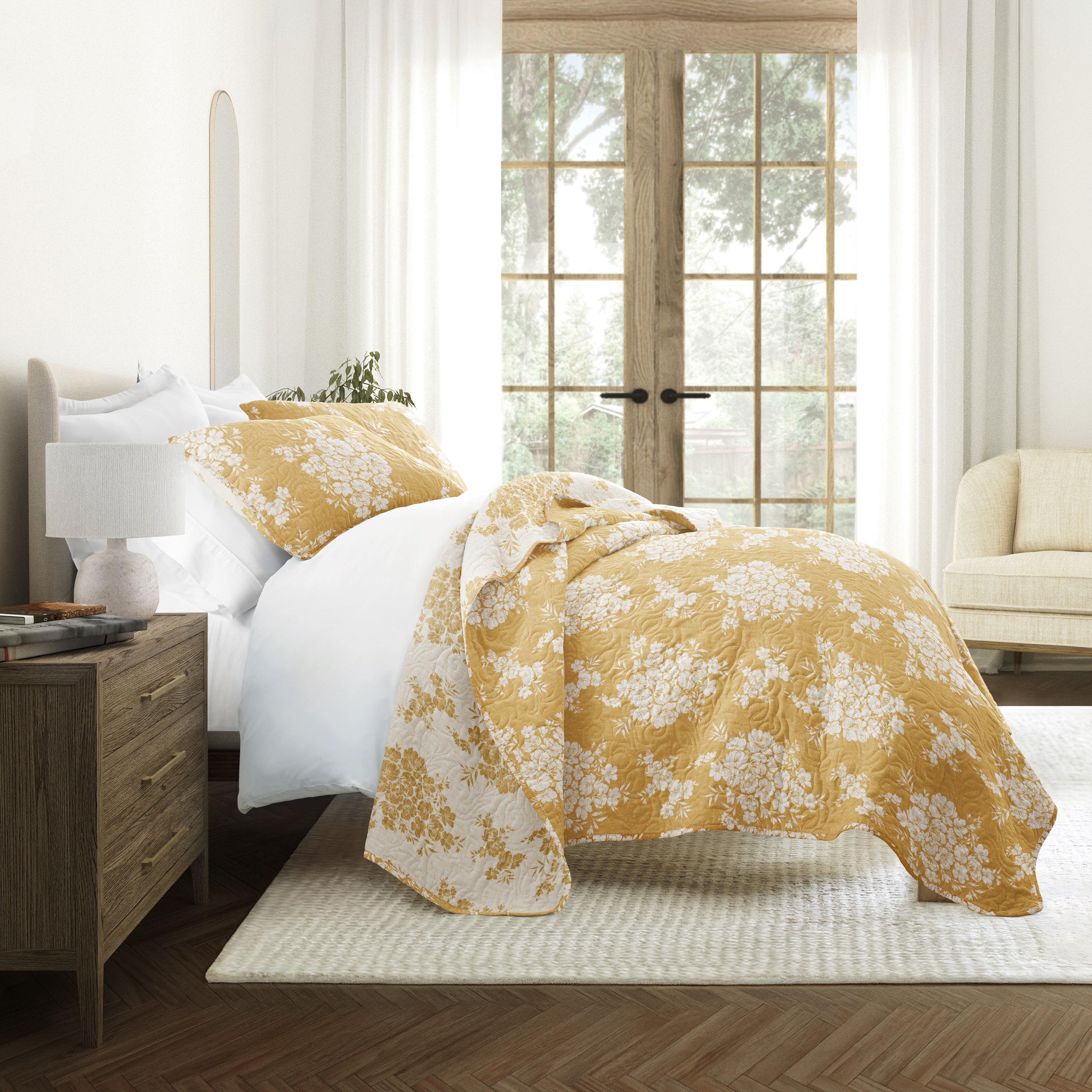 Distressed Bouquet Patterned Quilted Coverlet Set