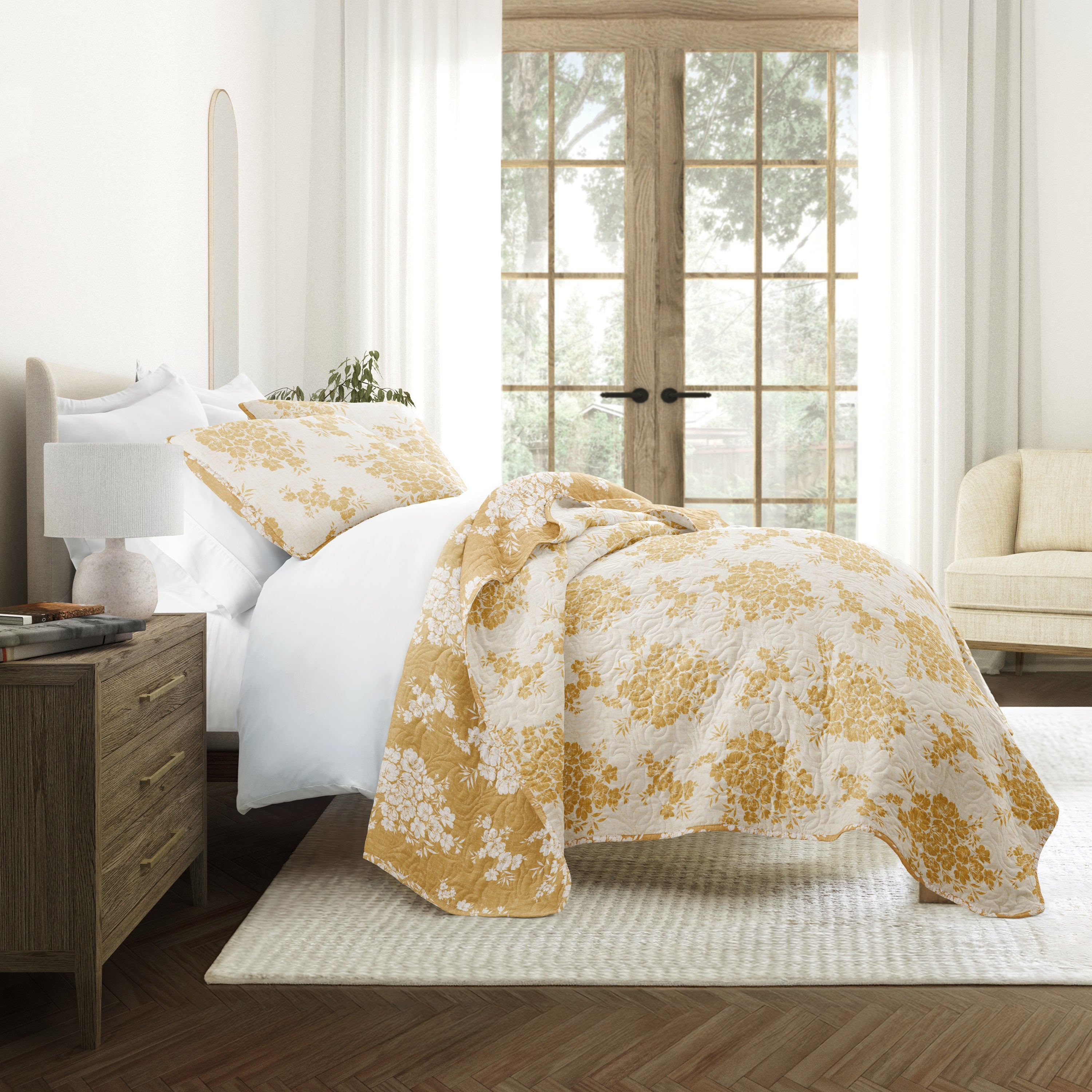 Distressed Bouquet Patterned Quilted Coverlet Set