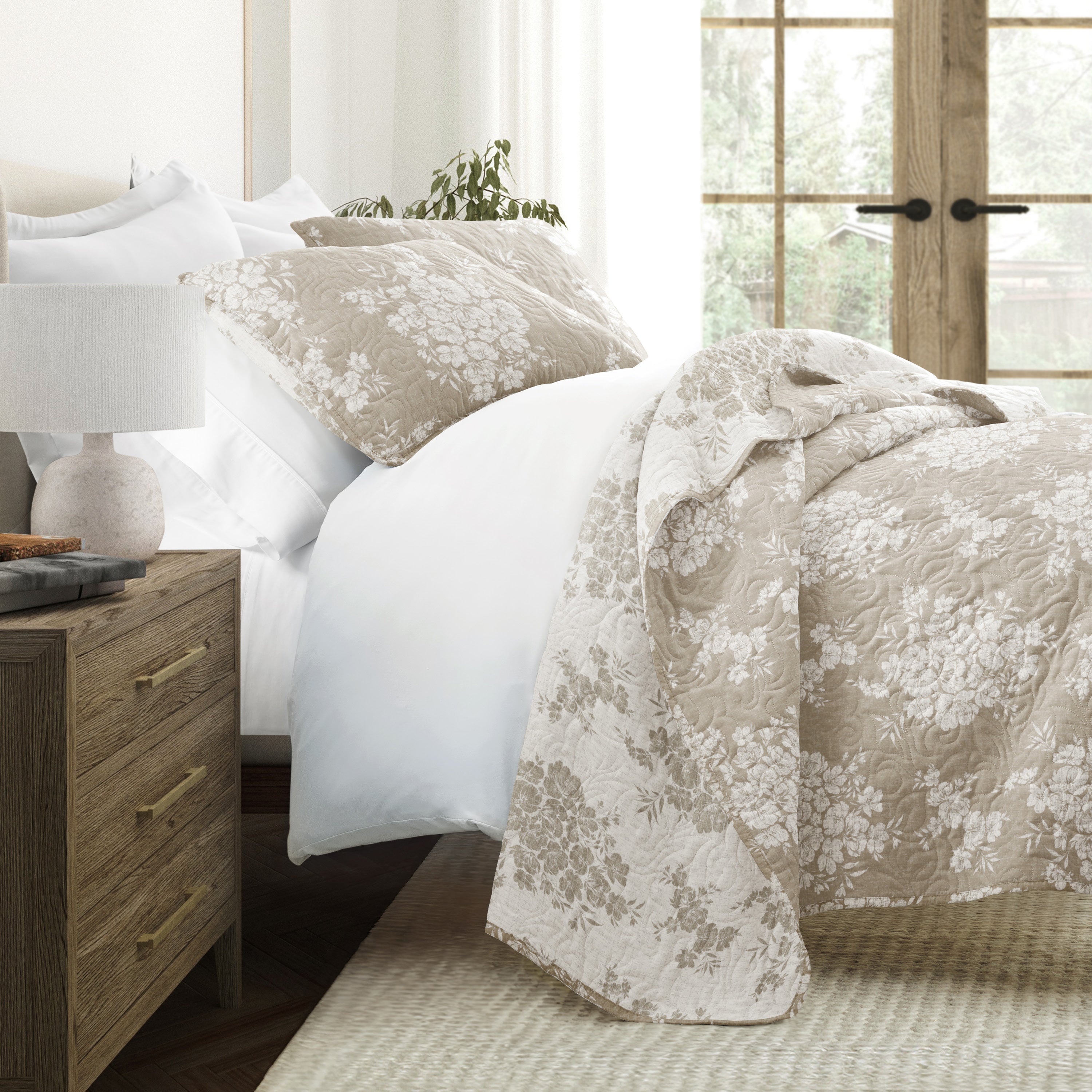 Distressed Bouquet Patterned Quilted Coverlet Set