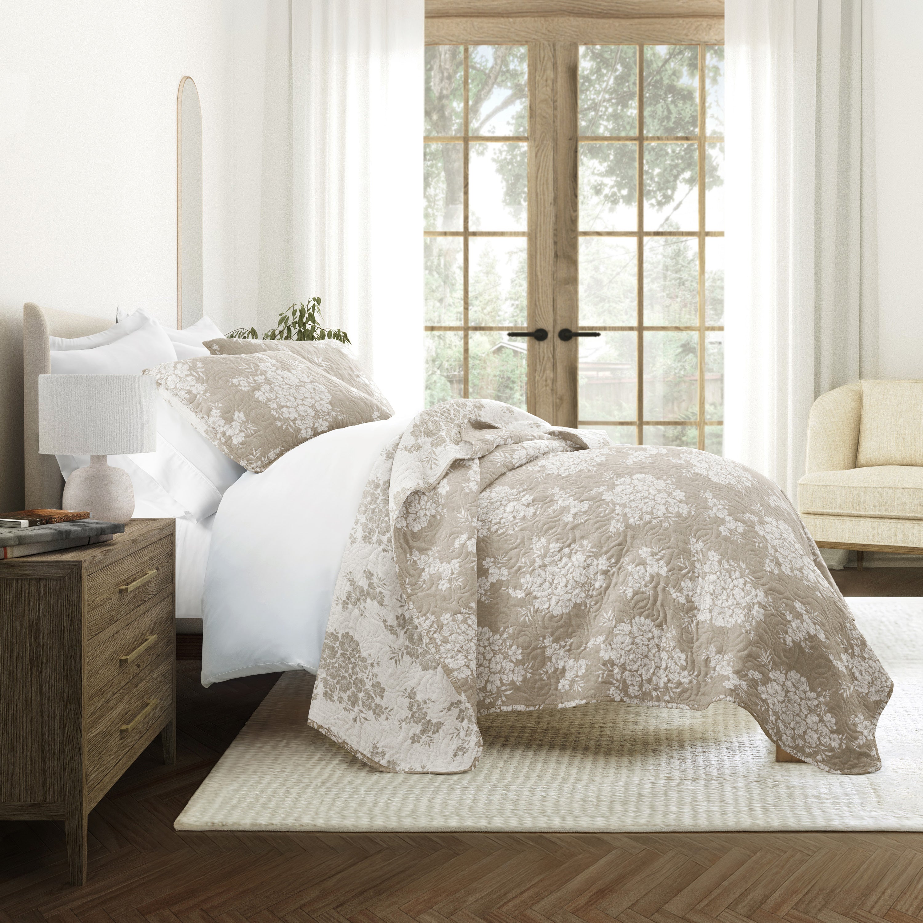 Distressed Bouquet Patterned Quilted Coverlet Set