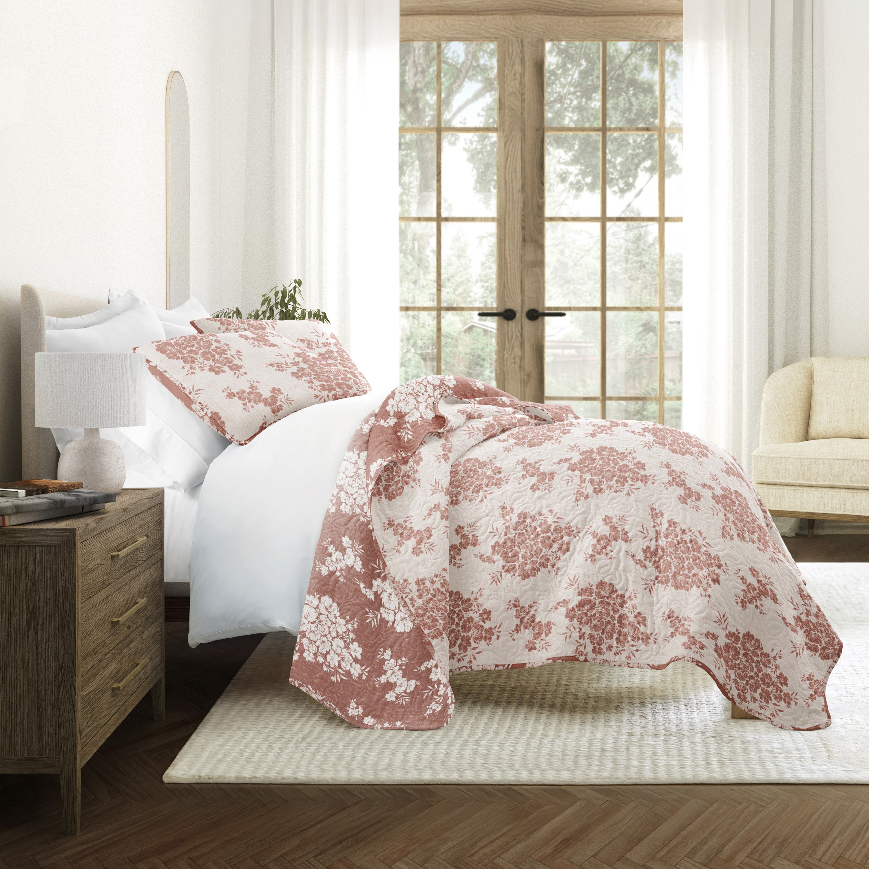 Distressed Bouquet Patterned Quilted Coverlet Set