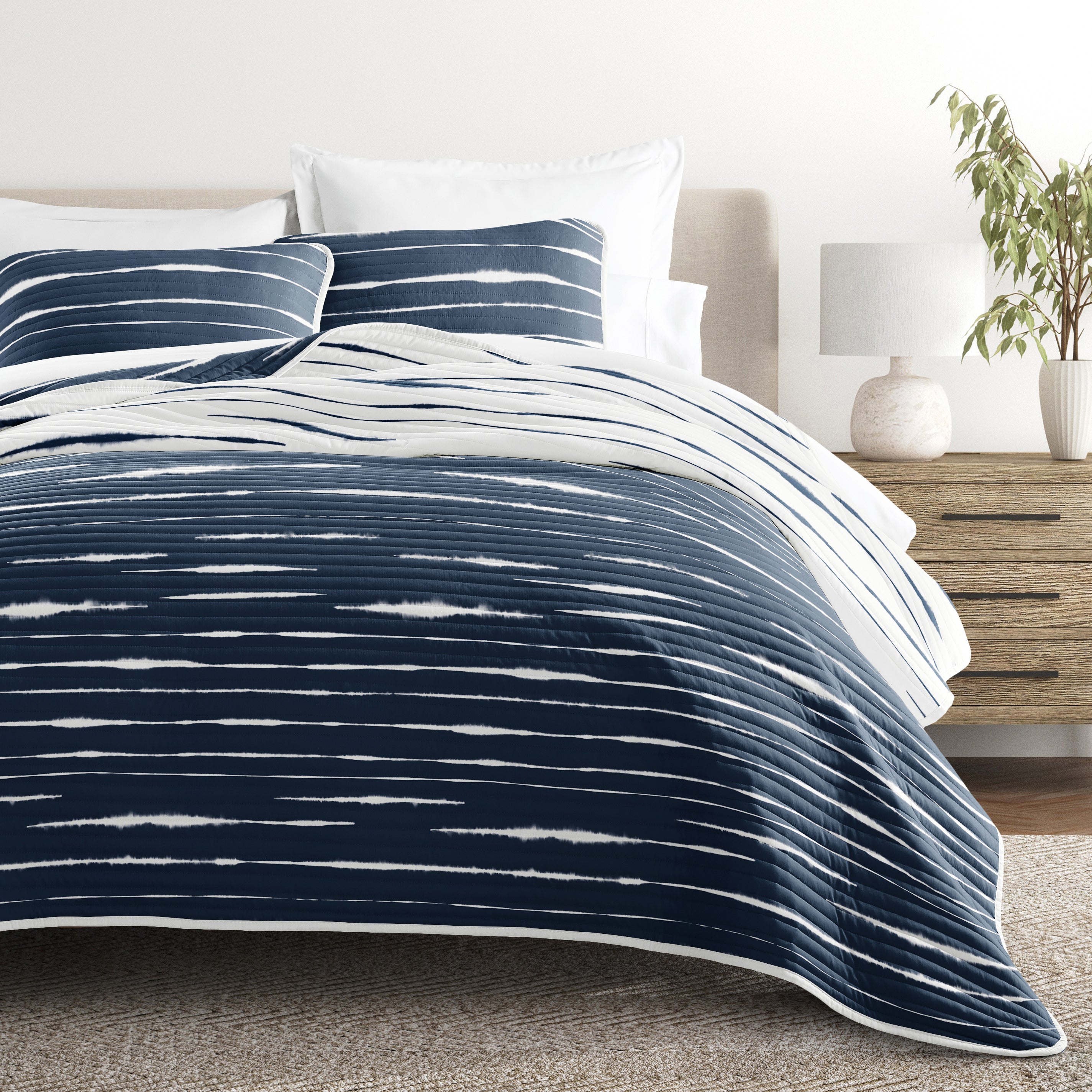 Horizon Patterned Reversible Quilted Coverlet Set