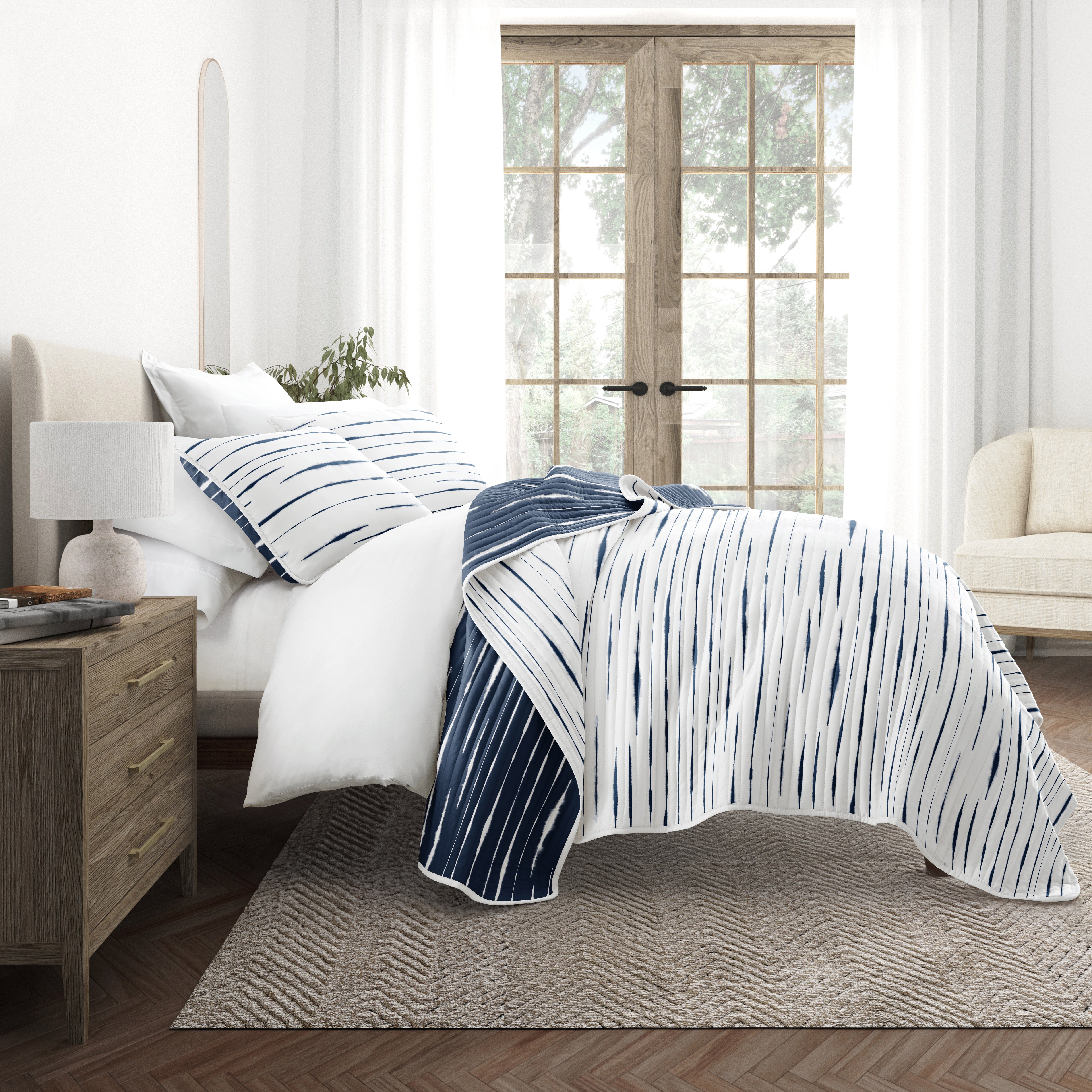 Horizon Patterned Reversible Quilted Coverlet Set