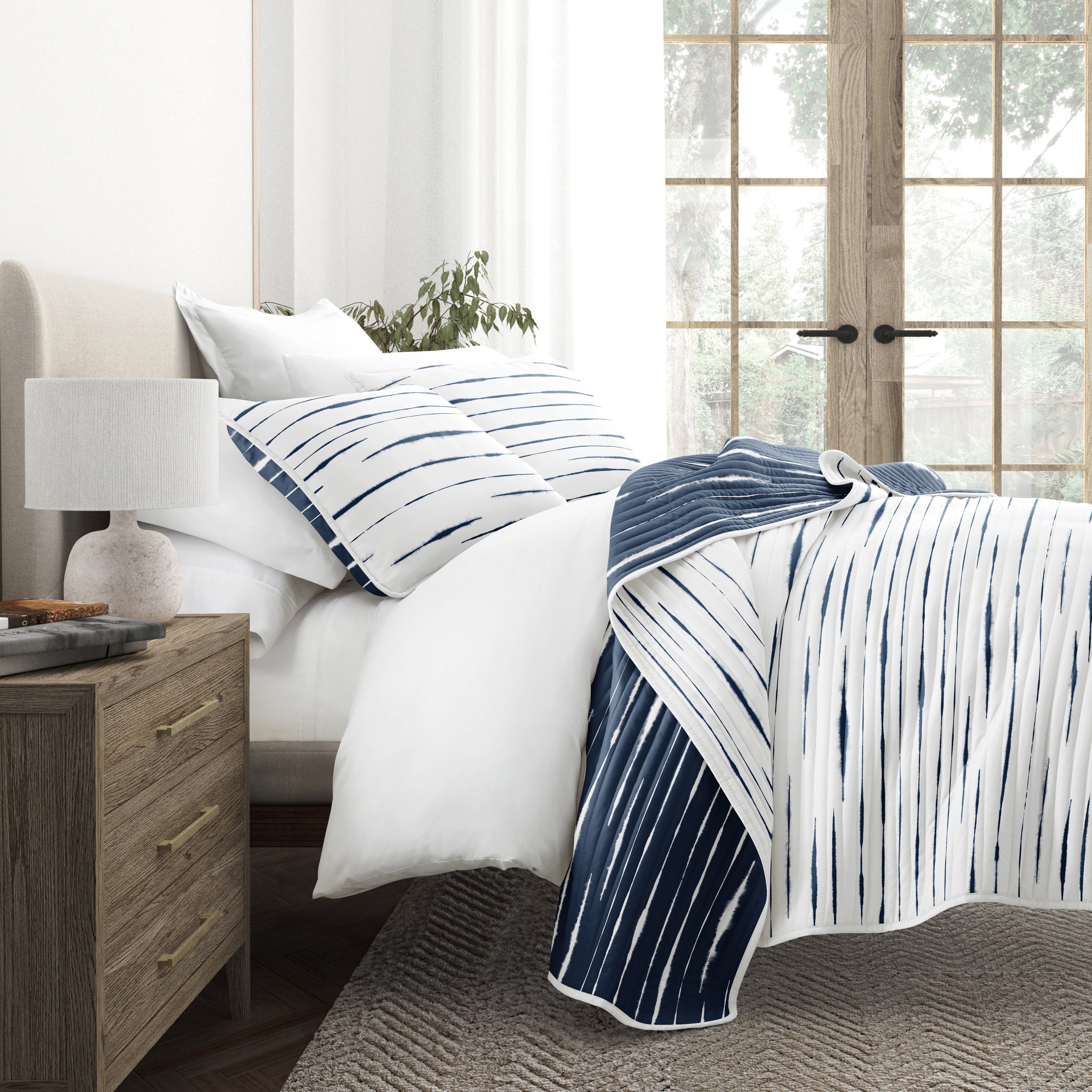 Horizon Patterned Reversible Quilted Coverlet Set