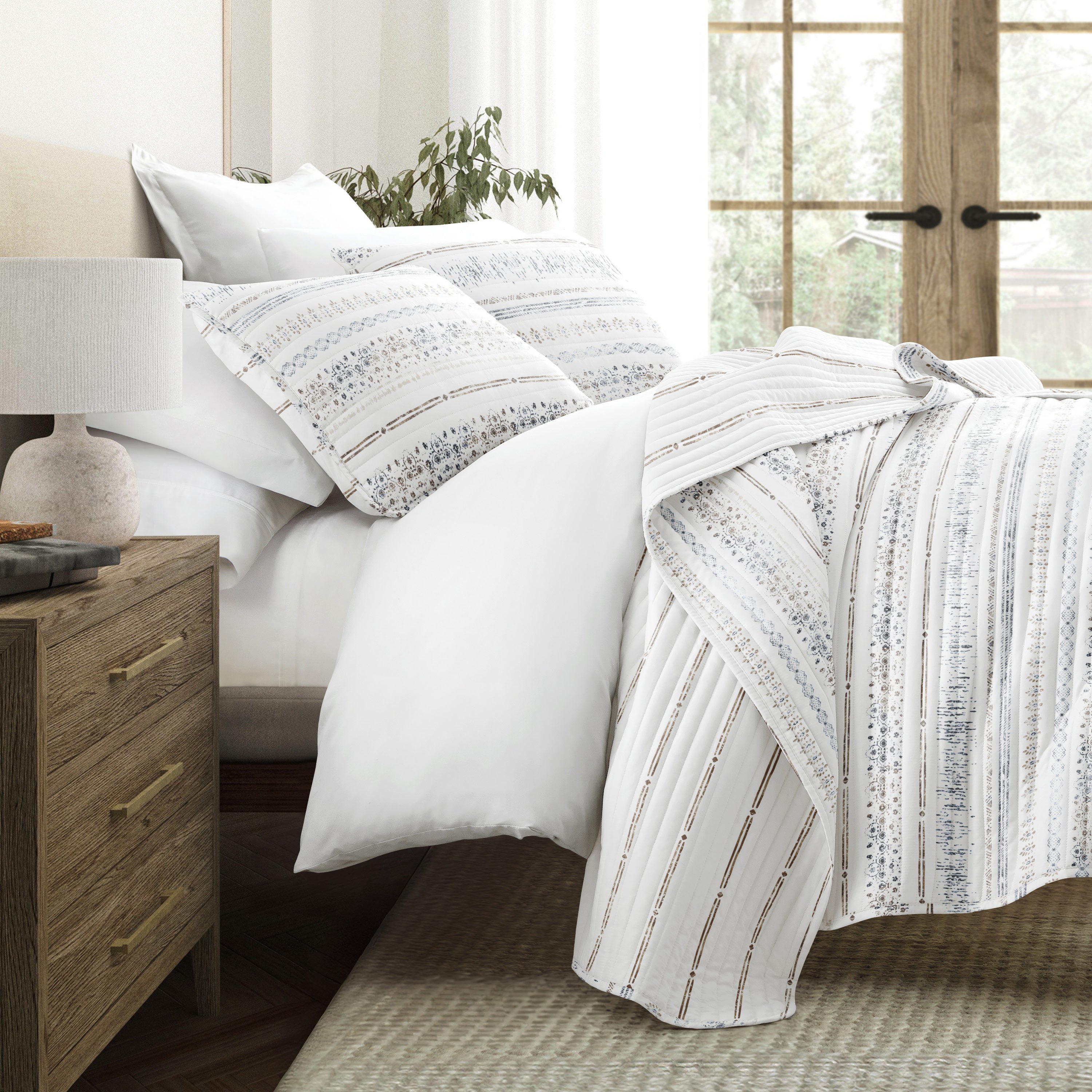 Relic Stripe Patterned Quilted Coverlet Set