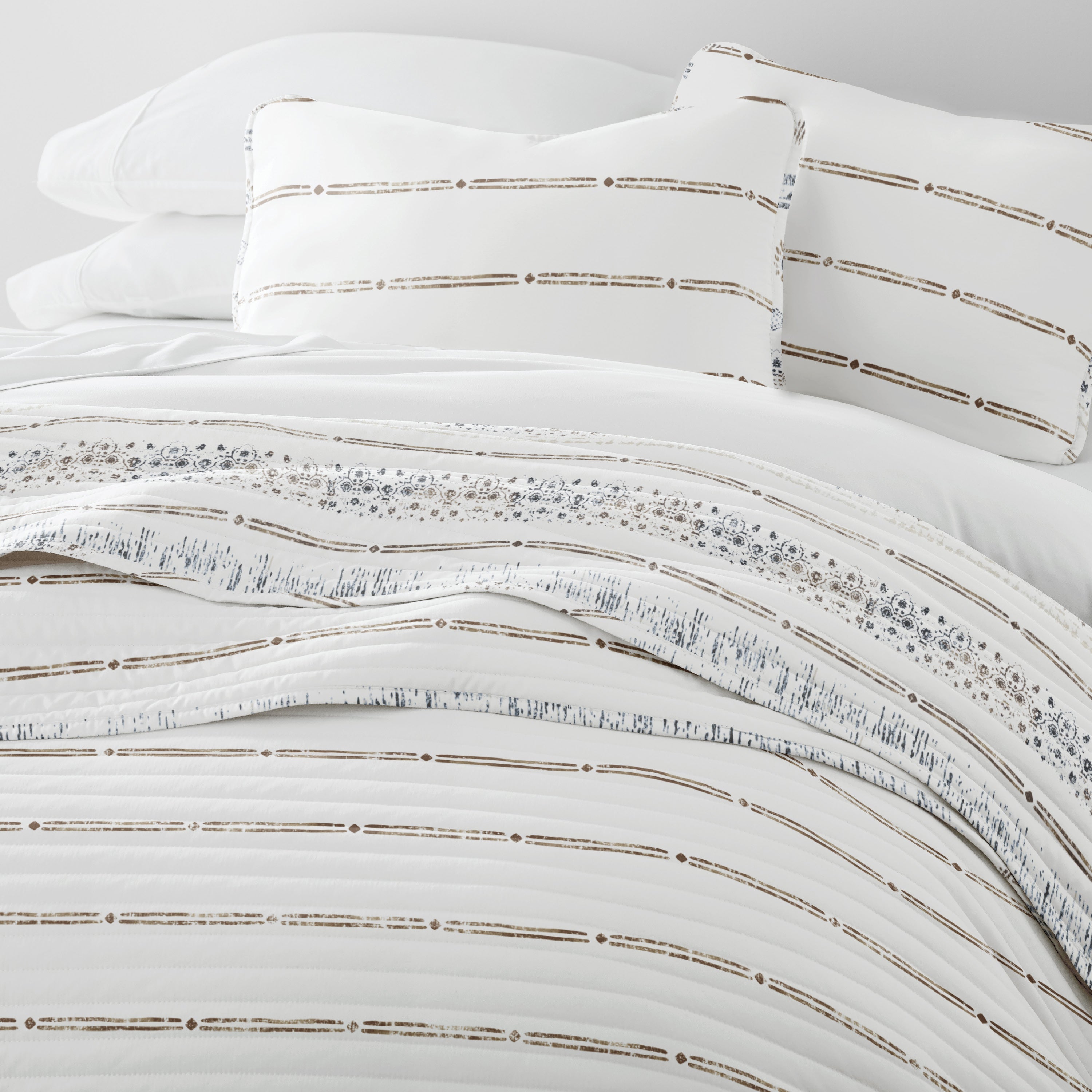 Relic Stripe Patterned Quilted Coverlet Set