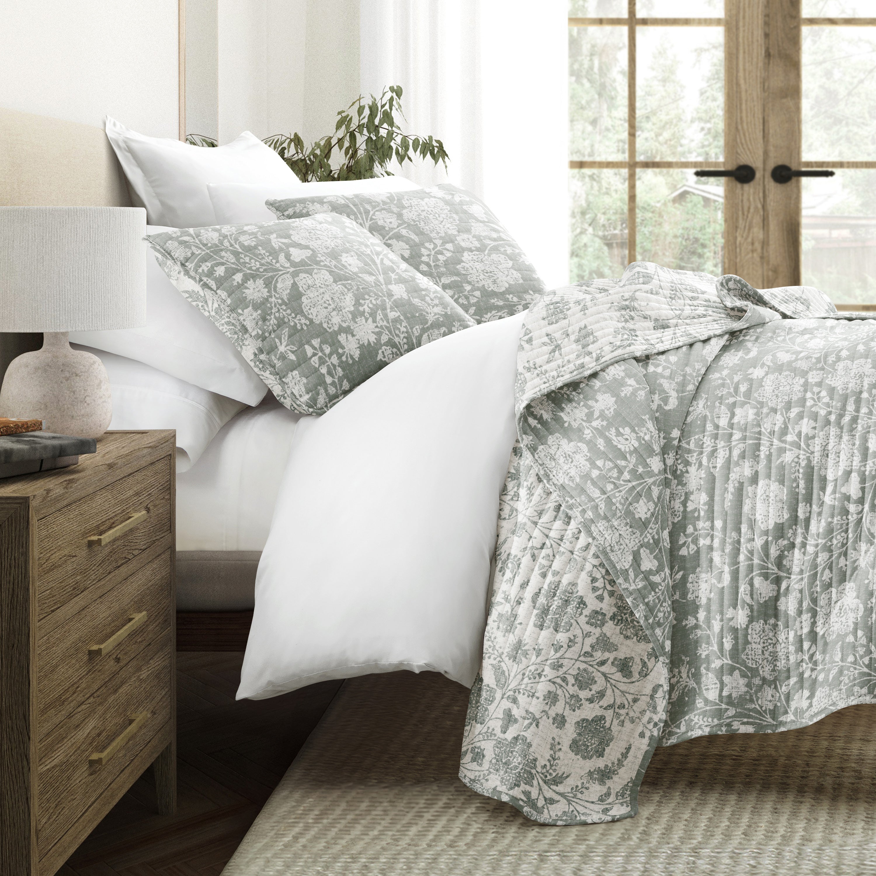 Textured Floral Patterned Quilted Coverlet Set