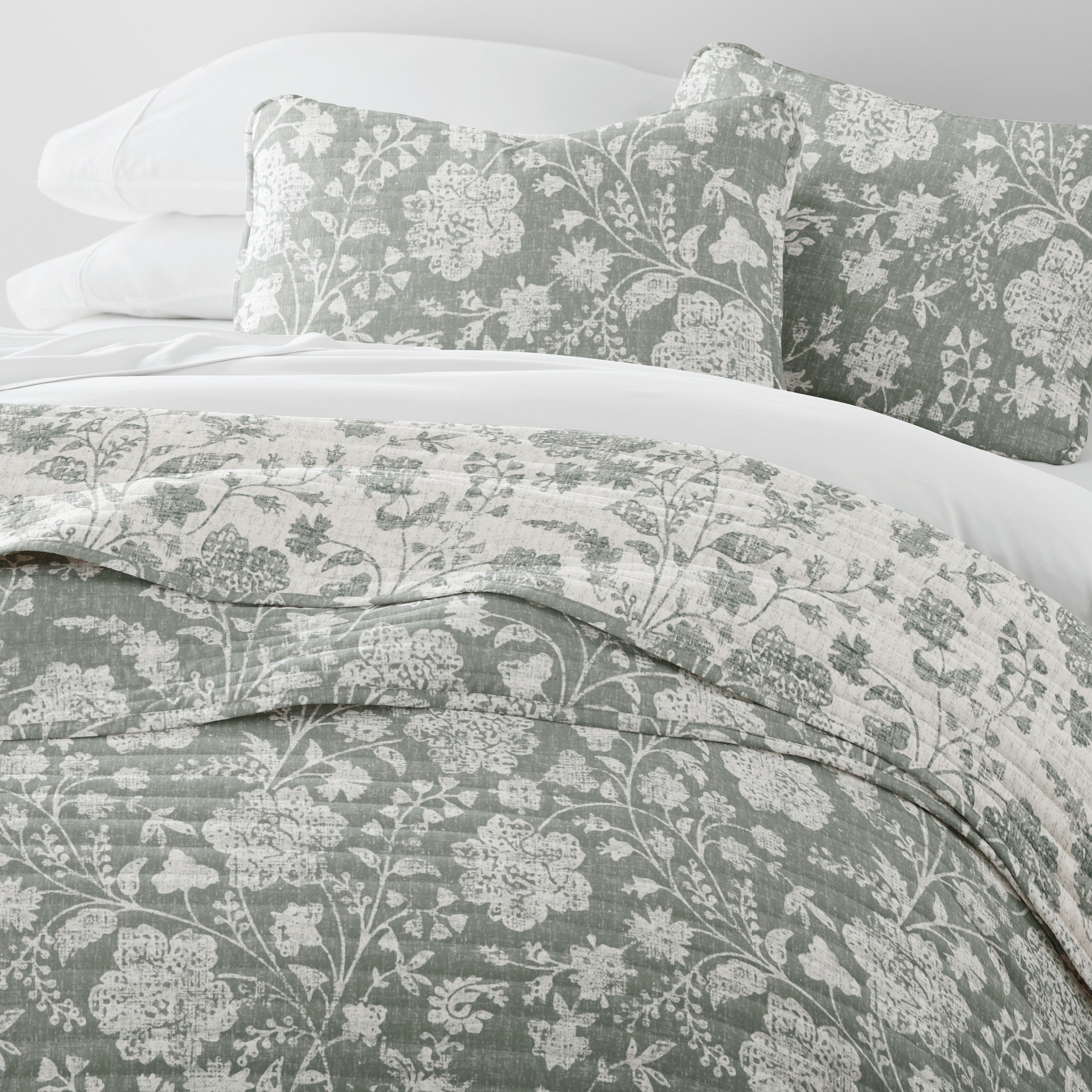Textured Floral Patterned Quilted Coverlet Set