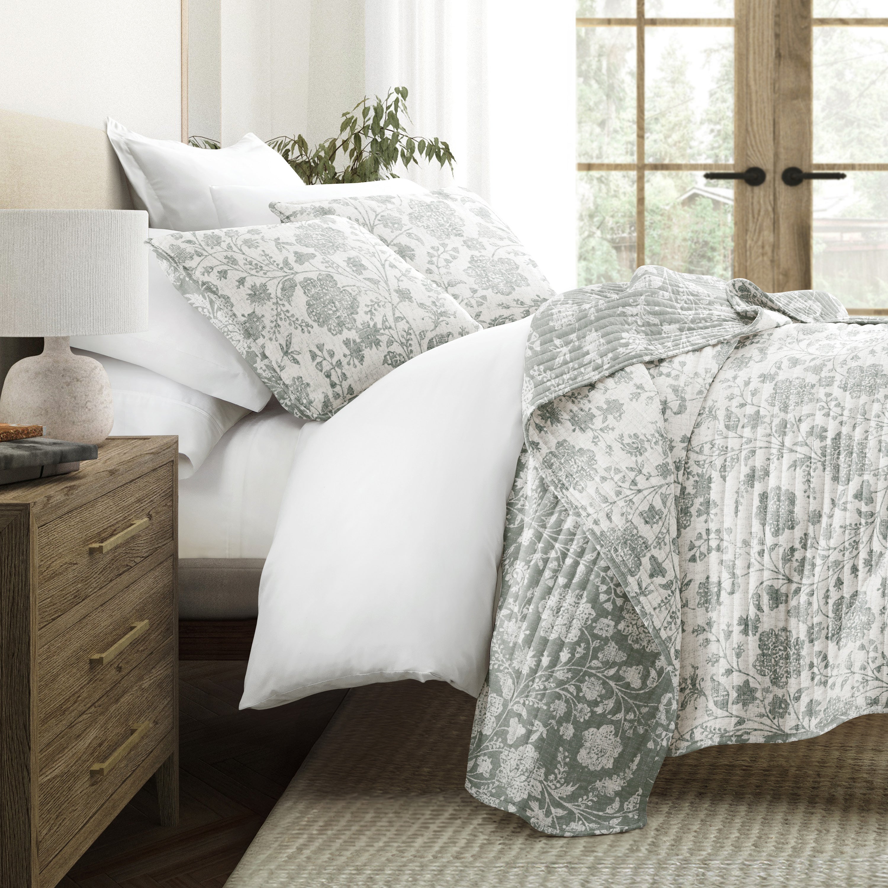 Textured Floral Patterned Quilted Coverlet Set