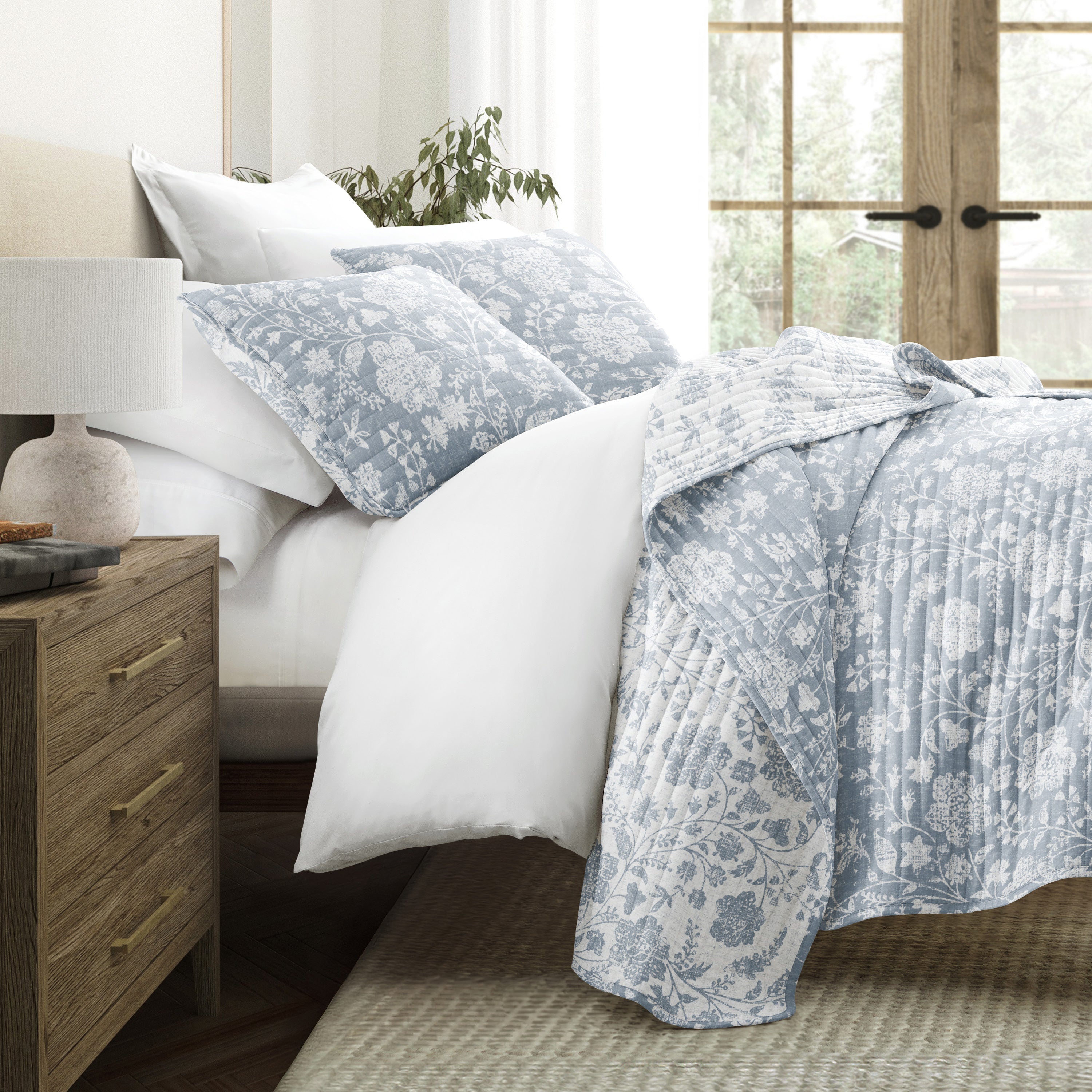 Textured Floral Patterned Quilted Coverlet Set