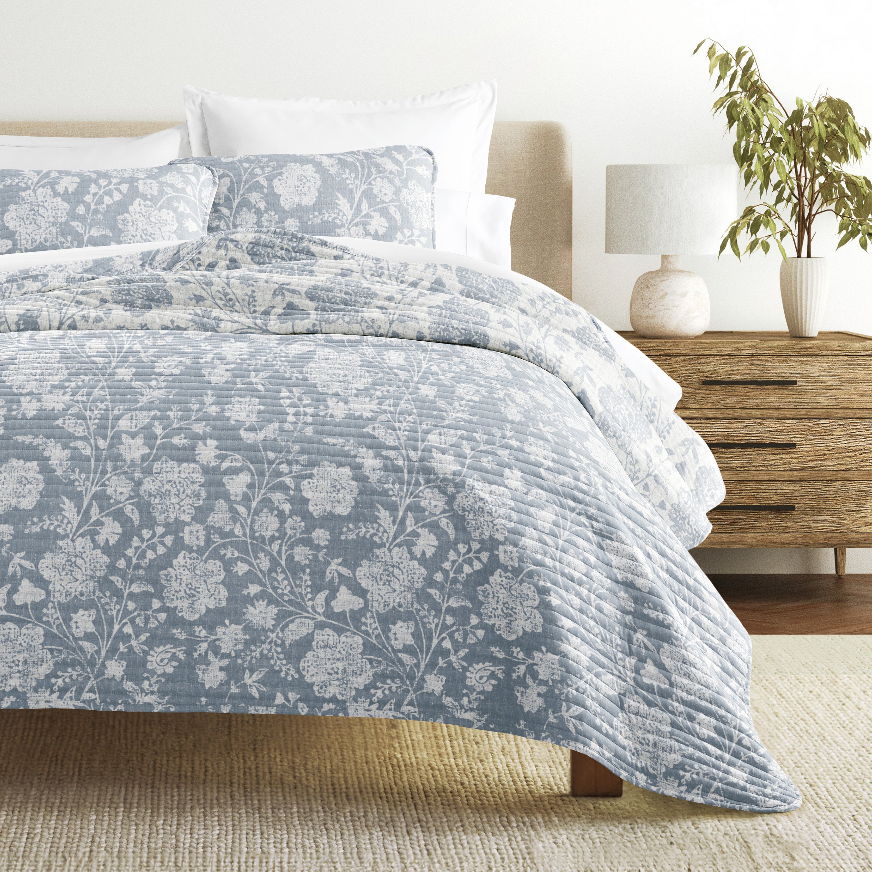 Textured Floral Patterned Quilted Coverlet Set