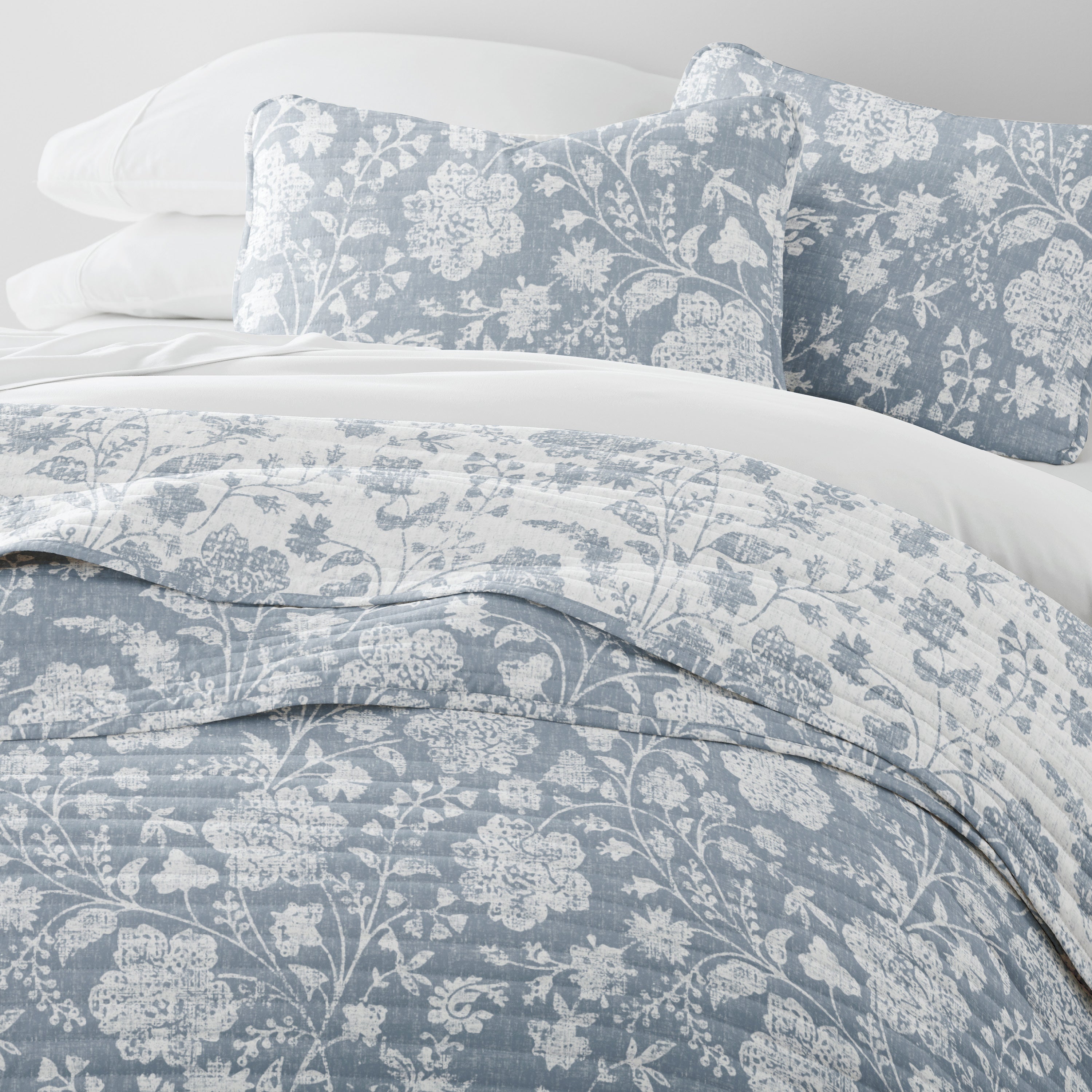 Textured Floral Patterned Quilted Coverlet Set