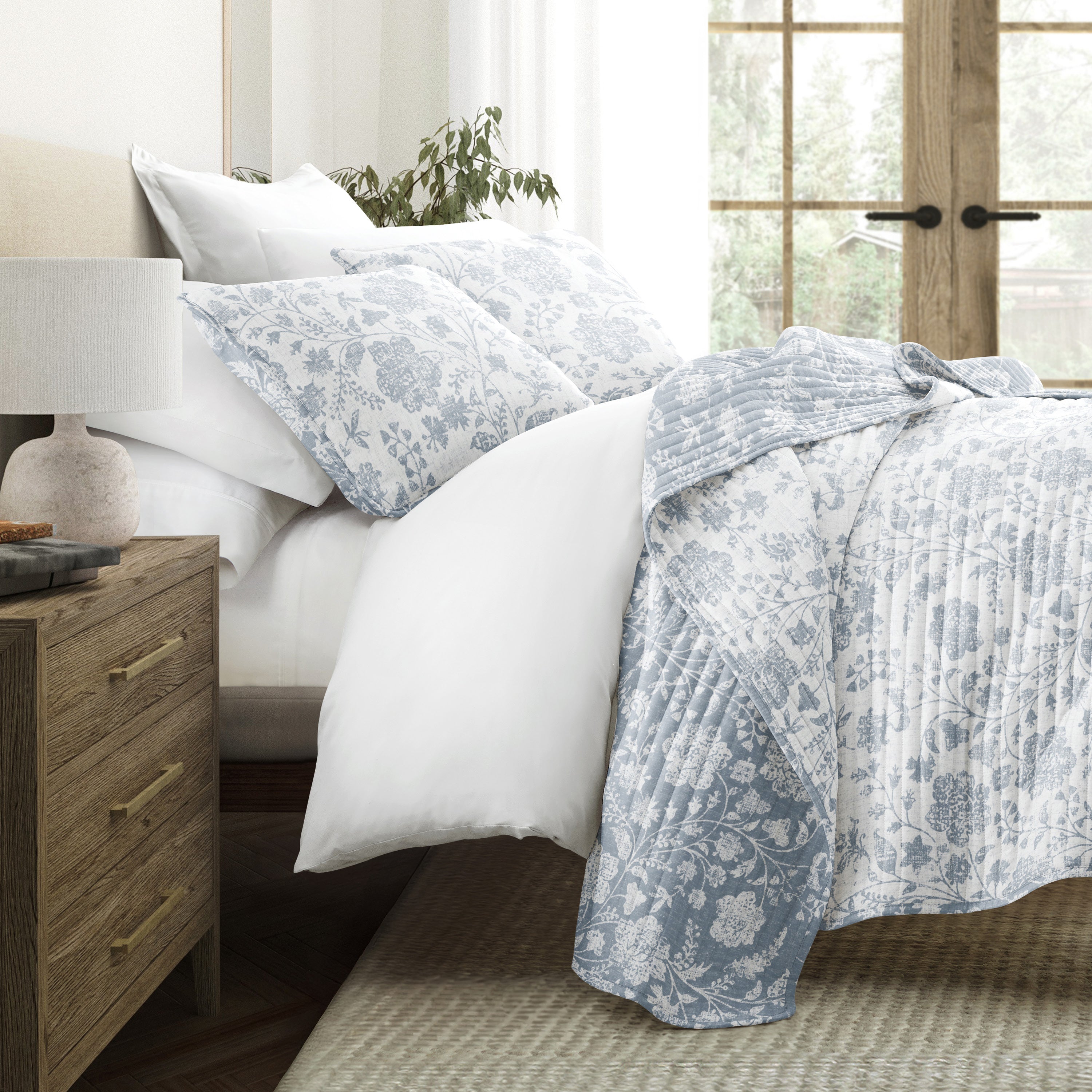 Textured Floral Patterned Quilted Coverlet Set
