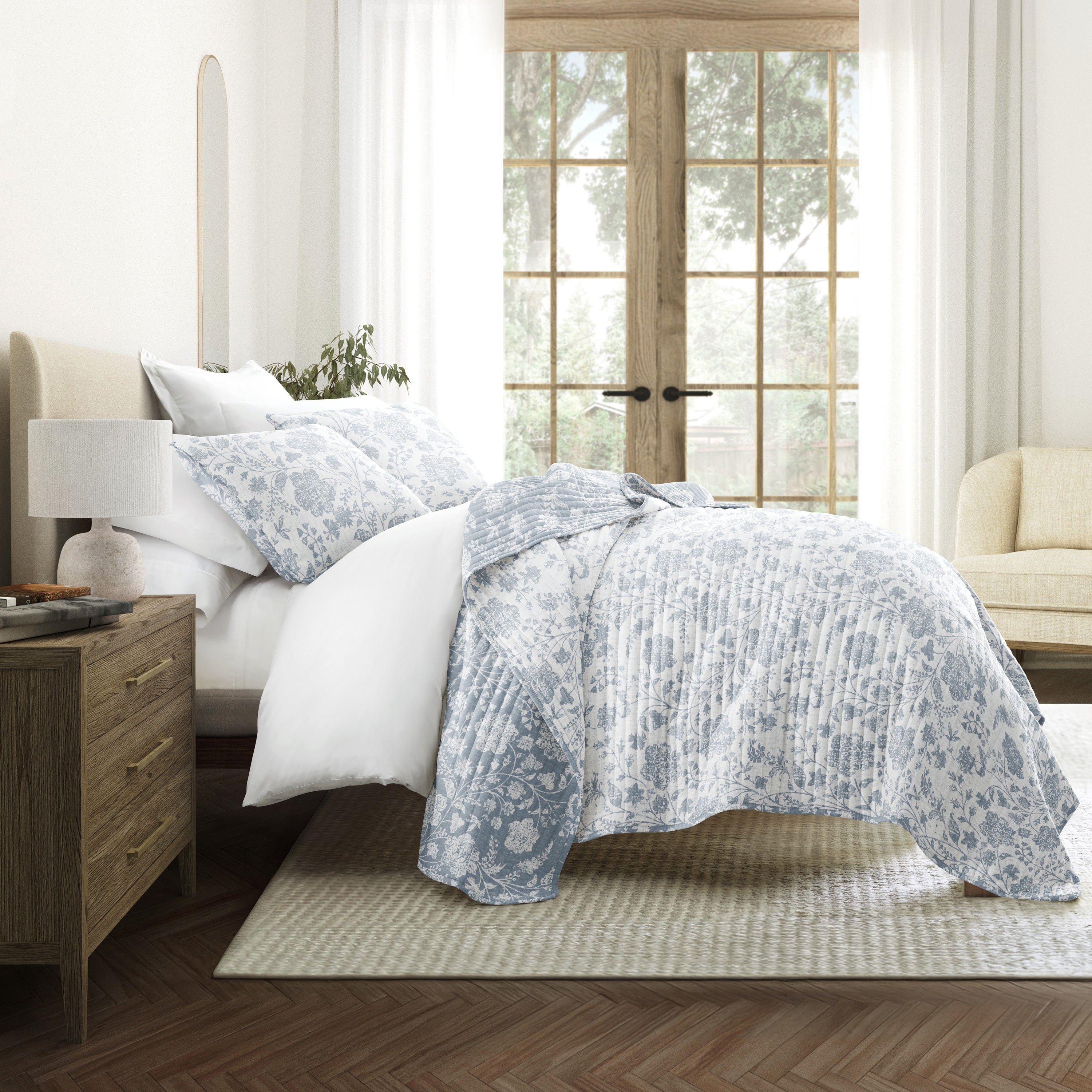 Textured Floral Patterned Quilted Coverlet Set