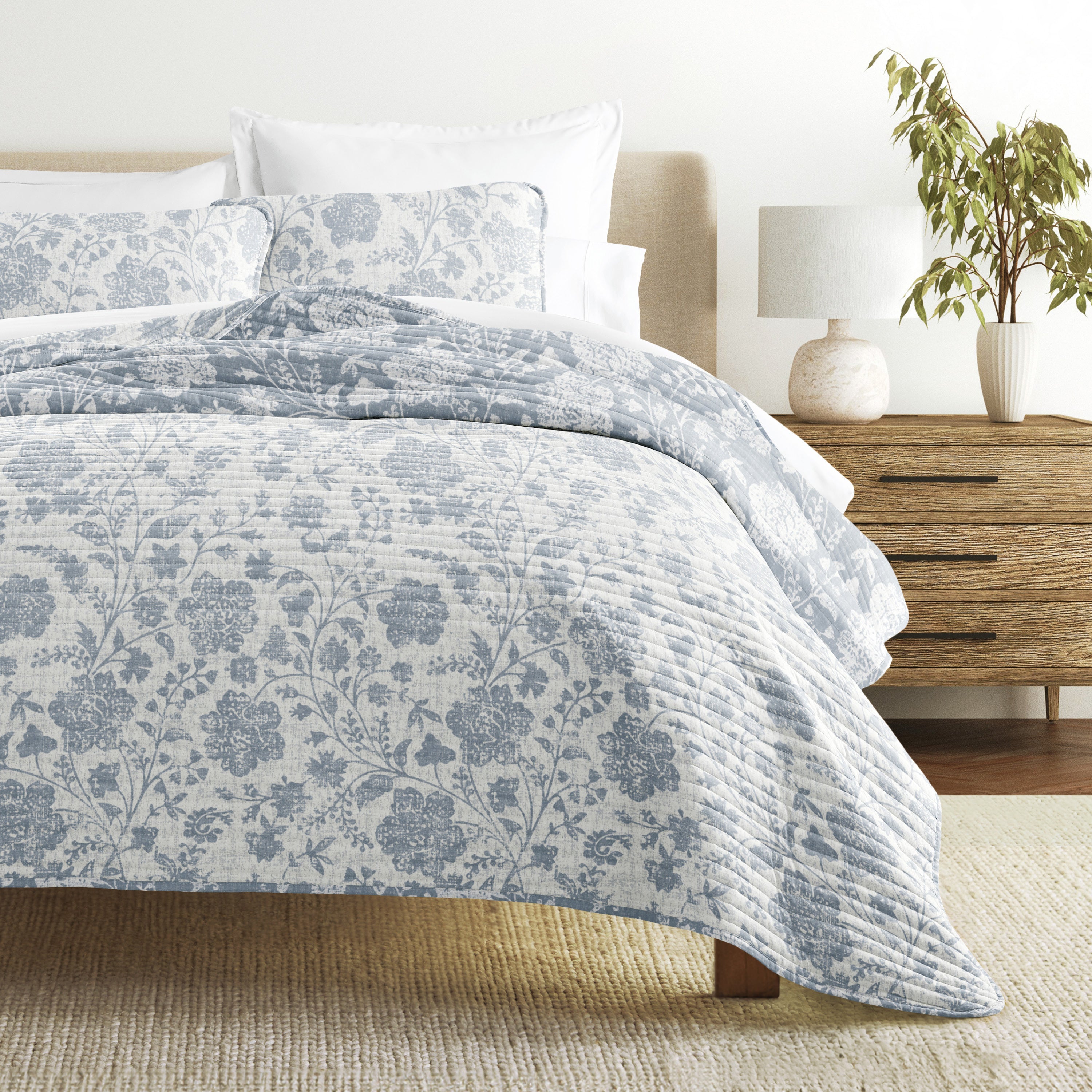 Textured Floral Patterned Quilted Coverlet Set