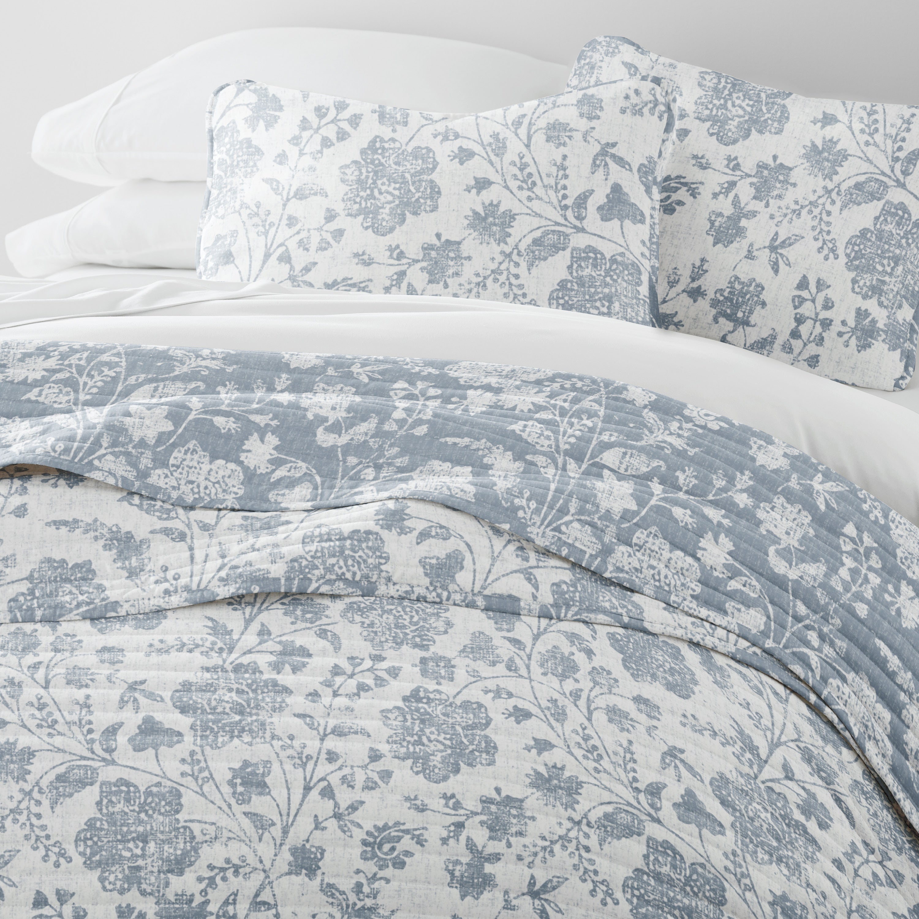 Textured Floral Patterned Quilted Coverlet Set