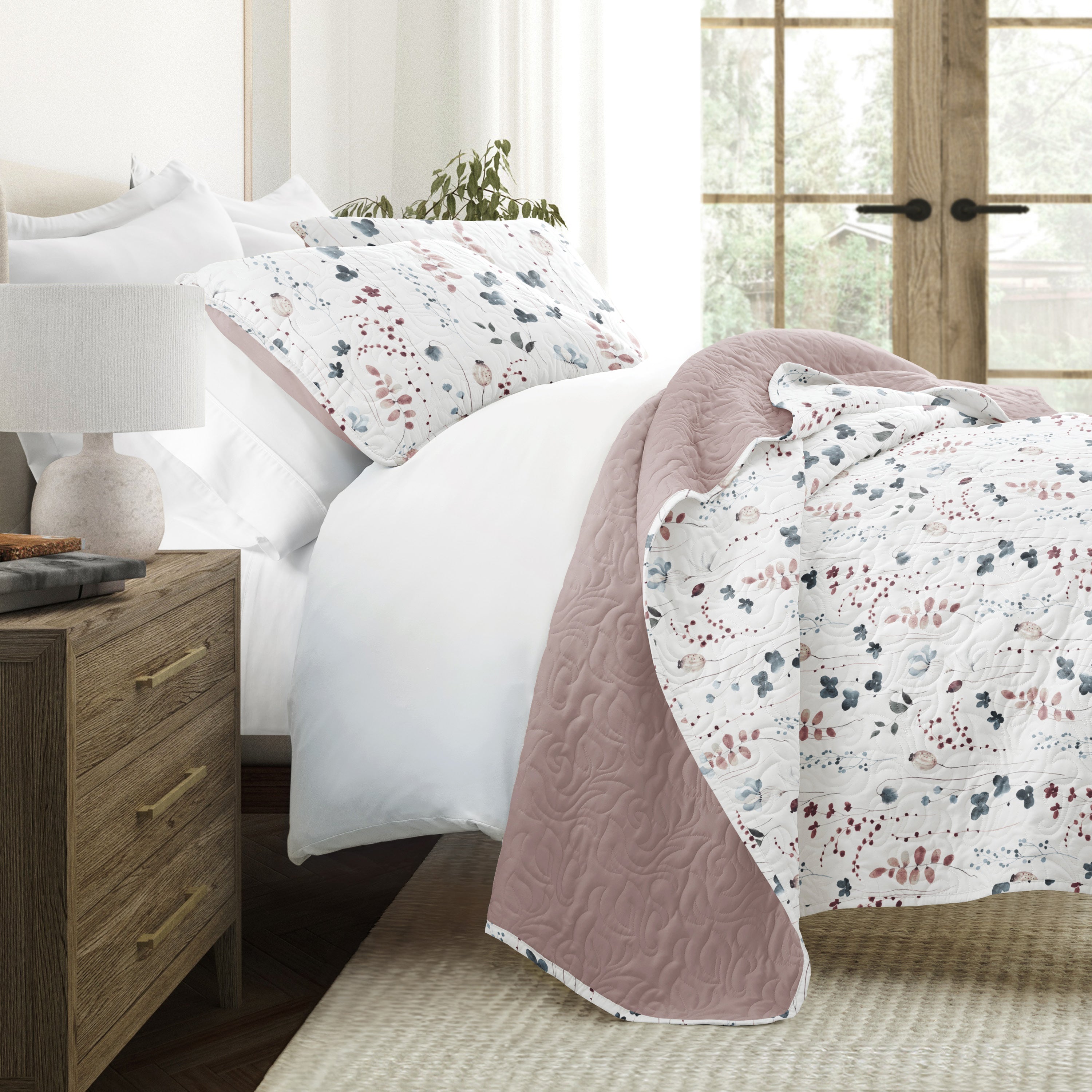 Poppy Bloom Patterned Quilted Coverlet Set