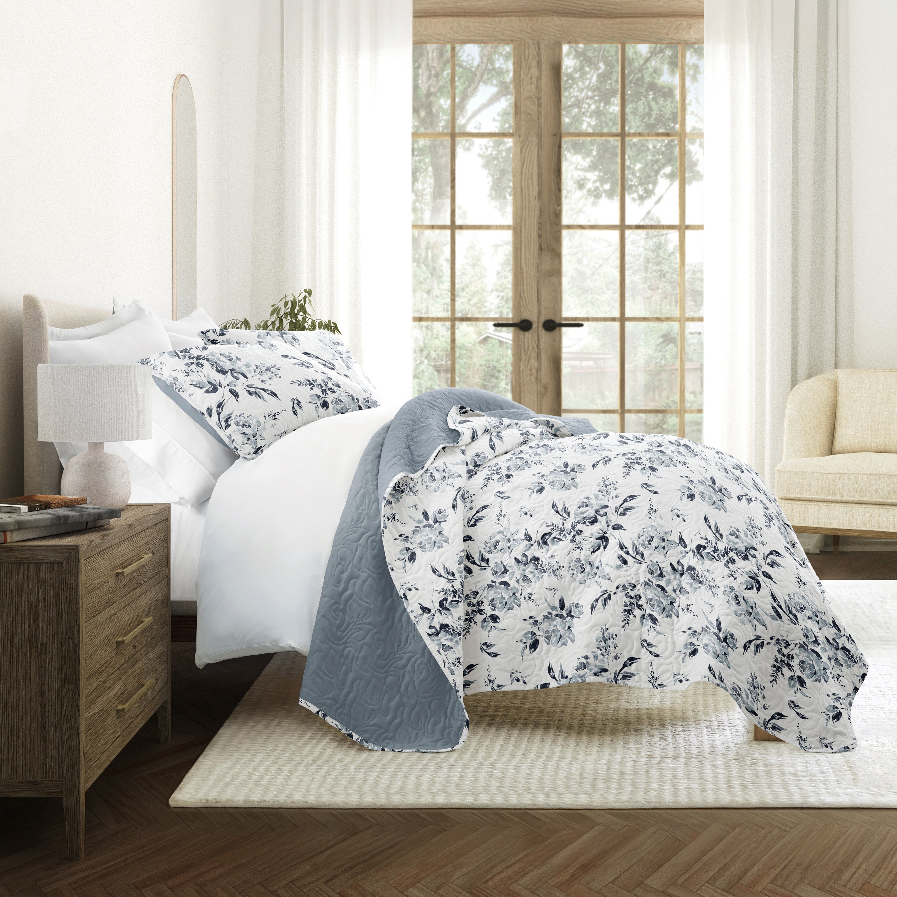 Rose Garden Patterned Quilted Coverlet Set