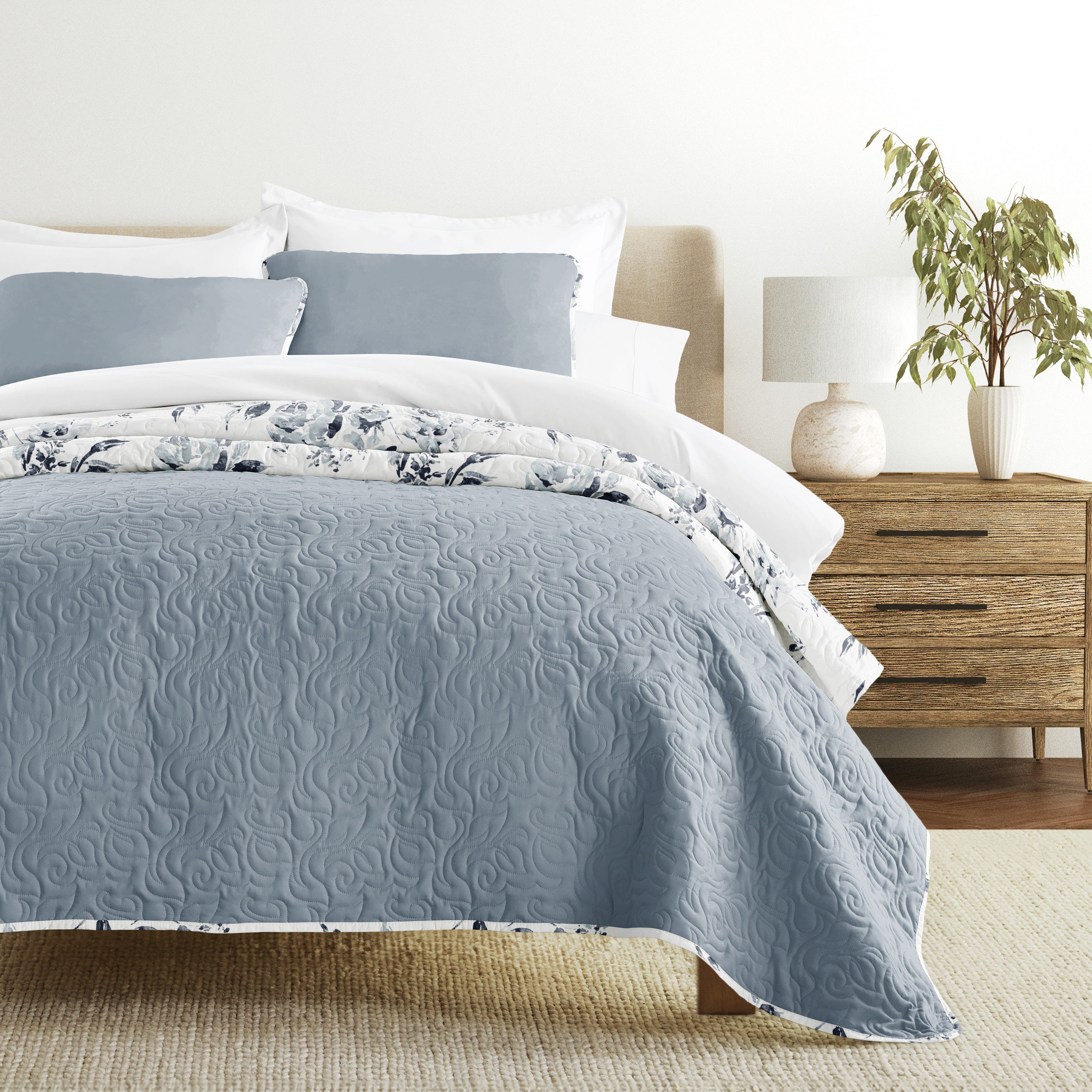 Rose Garden Patterned Quilted Coverlet Set