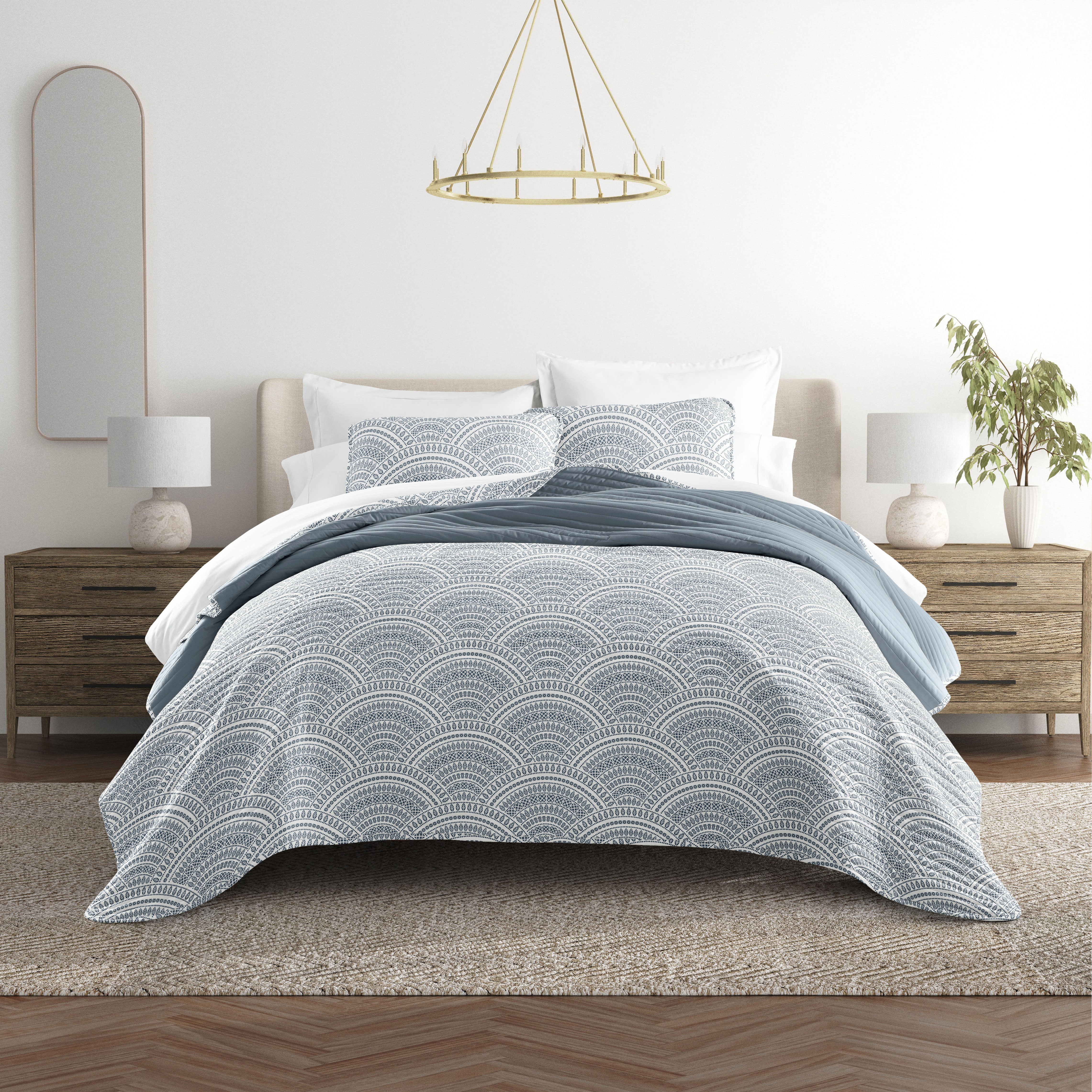 Scalloped Patterned Reversible Quilted Coverlet Set