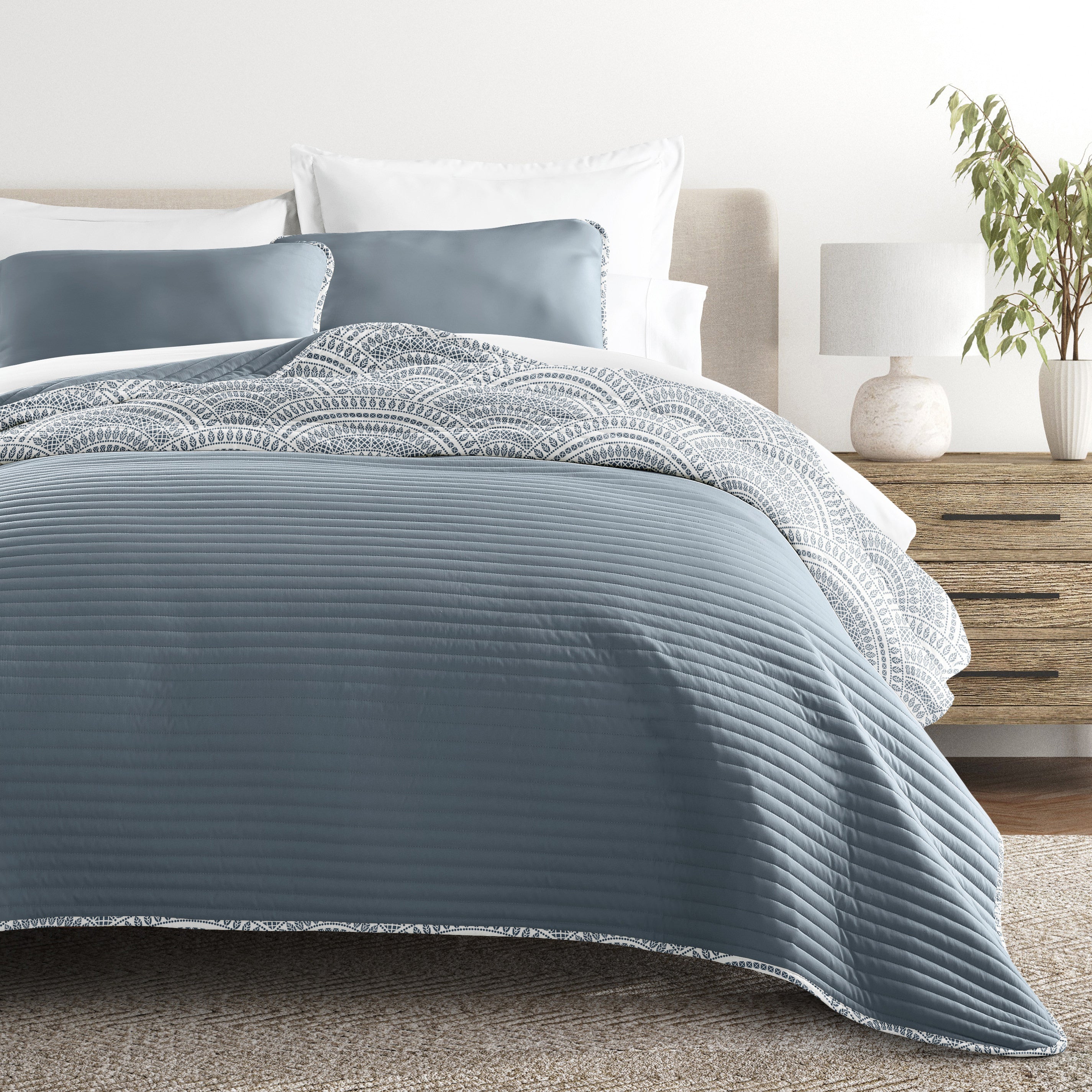 Scalloped Patterned Reversible Quilted Coverlet Set