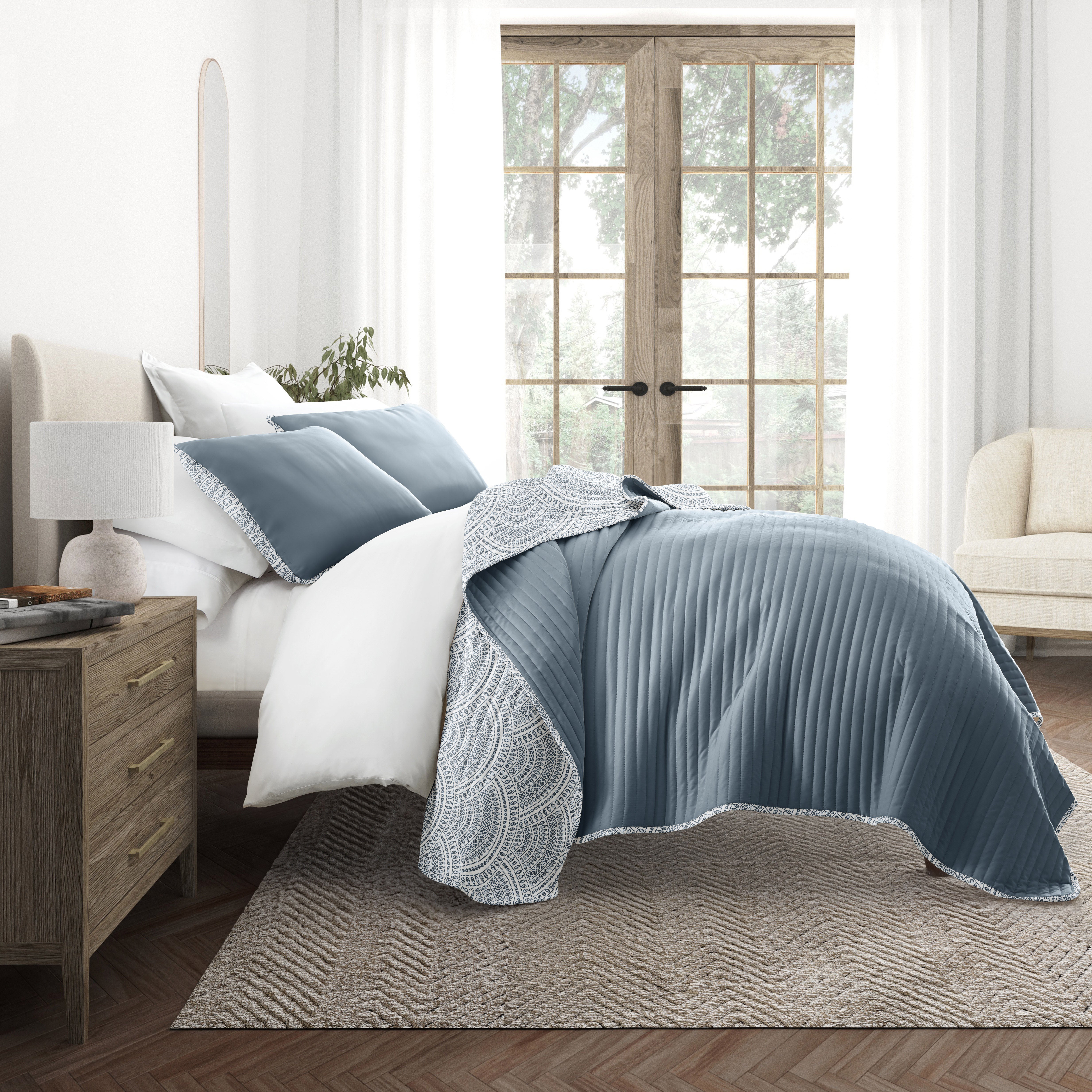 Scalloped Patterned Reversible Quilted Coverlet Set