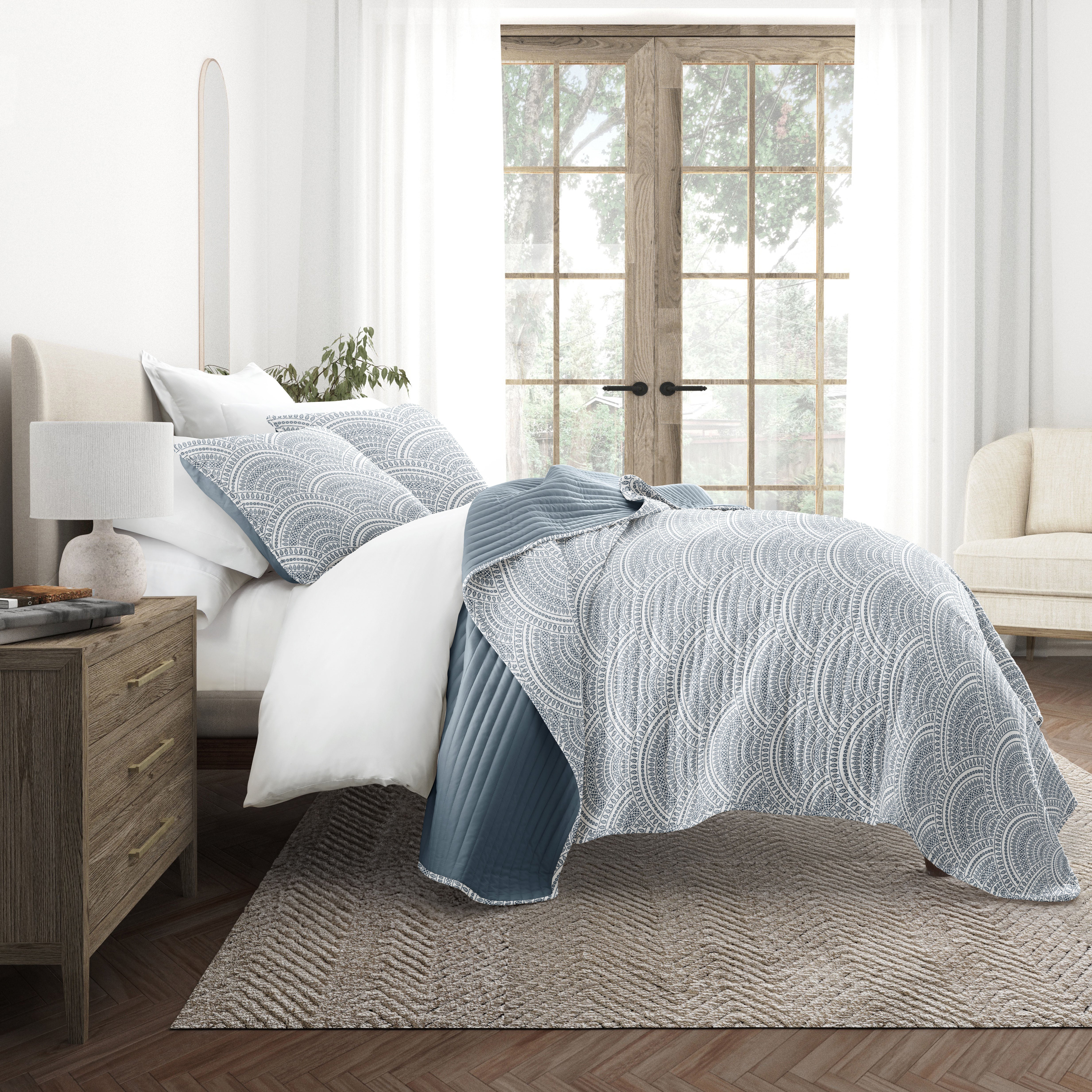 Scalloped Patterned Reversible Quilted Coverlet Set