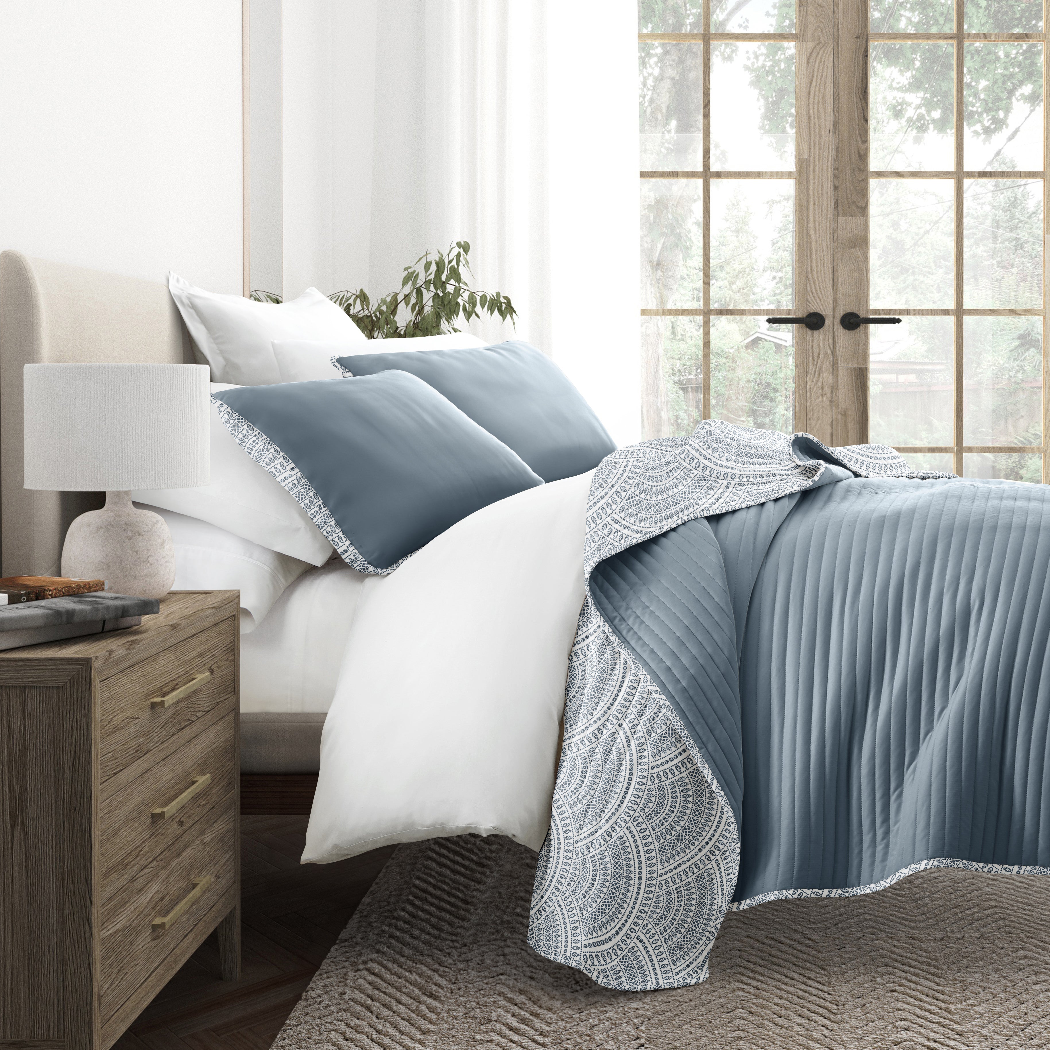 Scalloped Patterned Reversible Quilted Coverlet Set