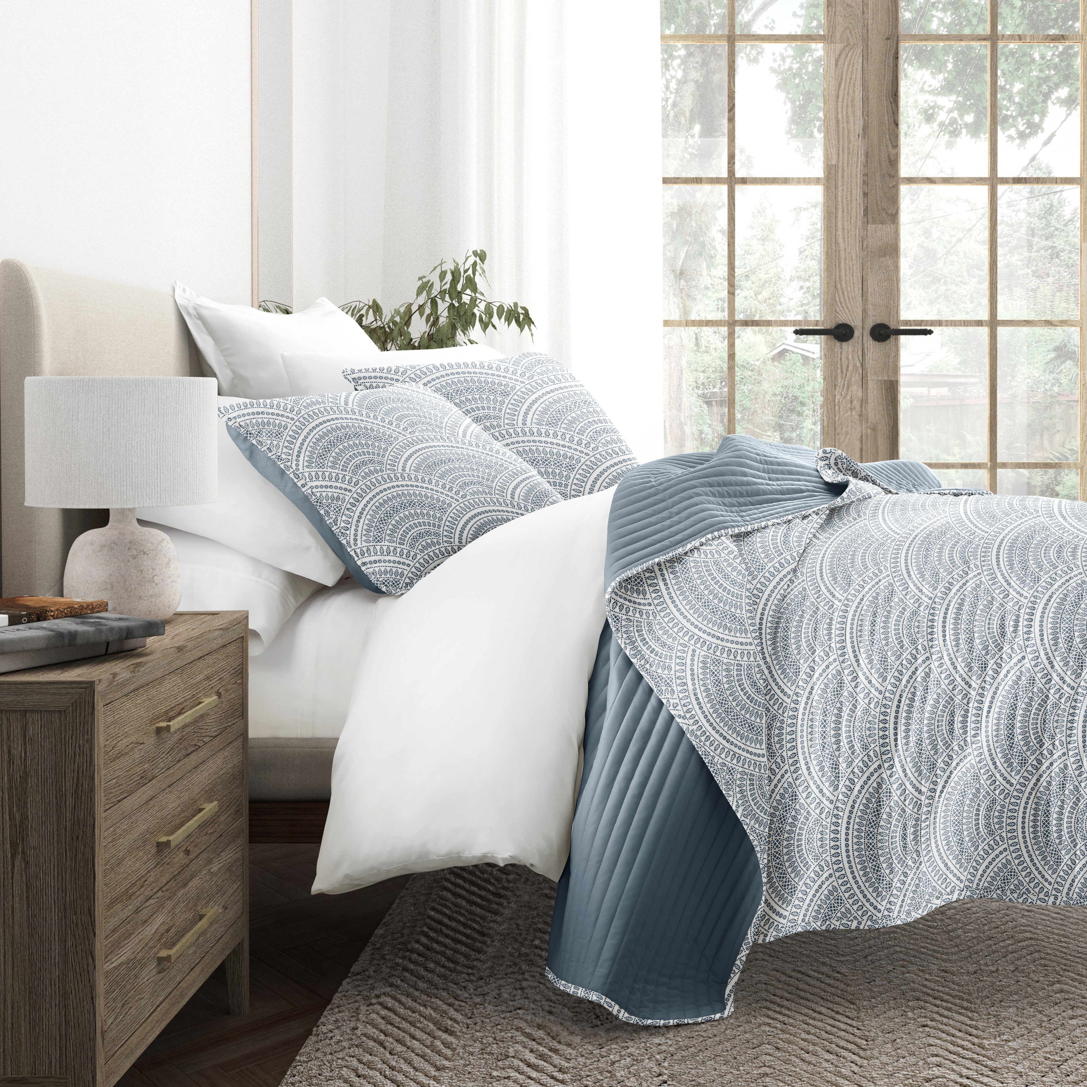 Scalloped Patterned Reversible Quilted Coverlet Set