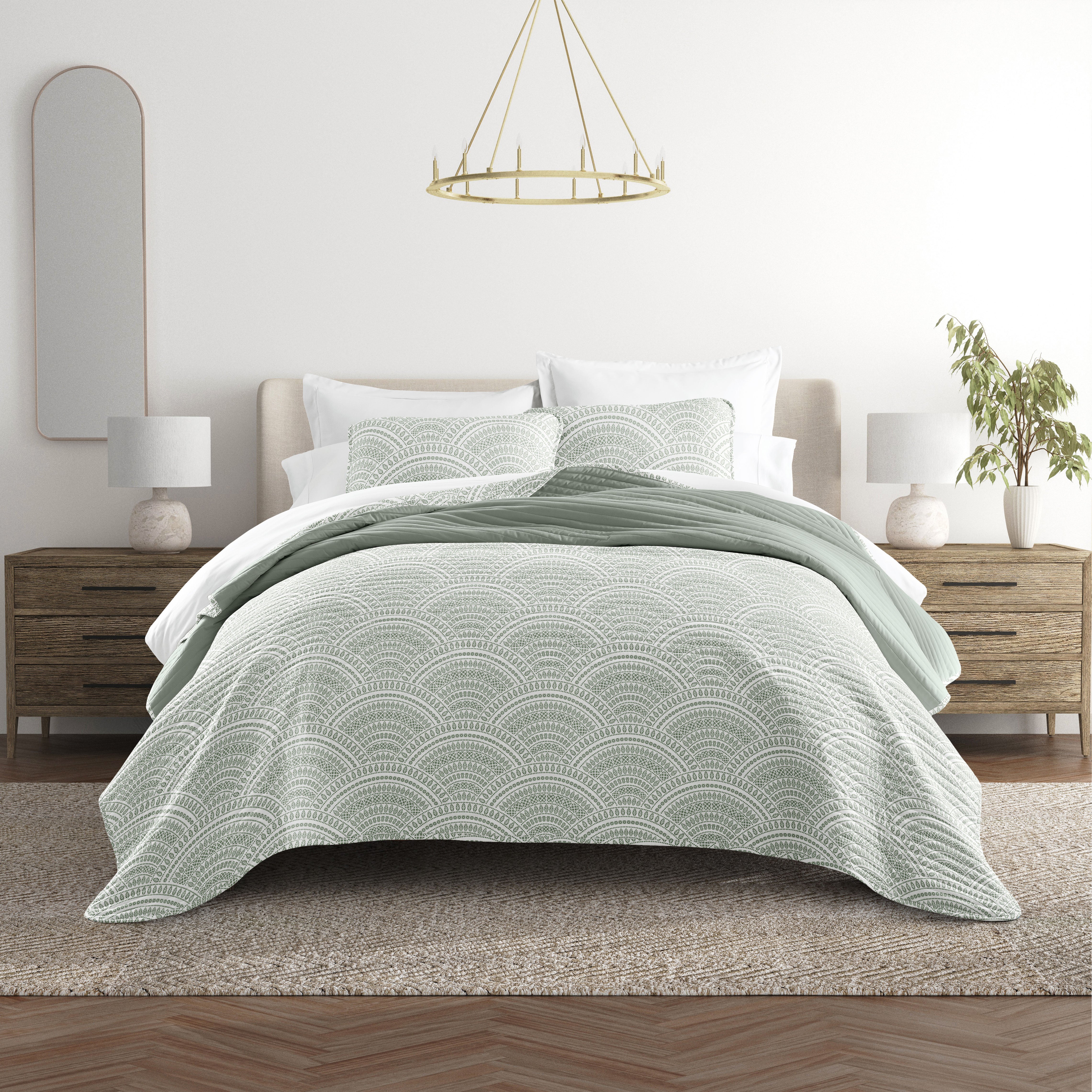 Scalloped Patterned Reversible Quilted Coverlet Set