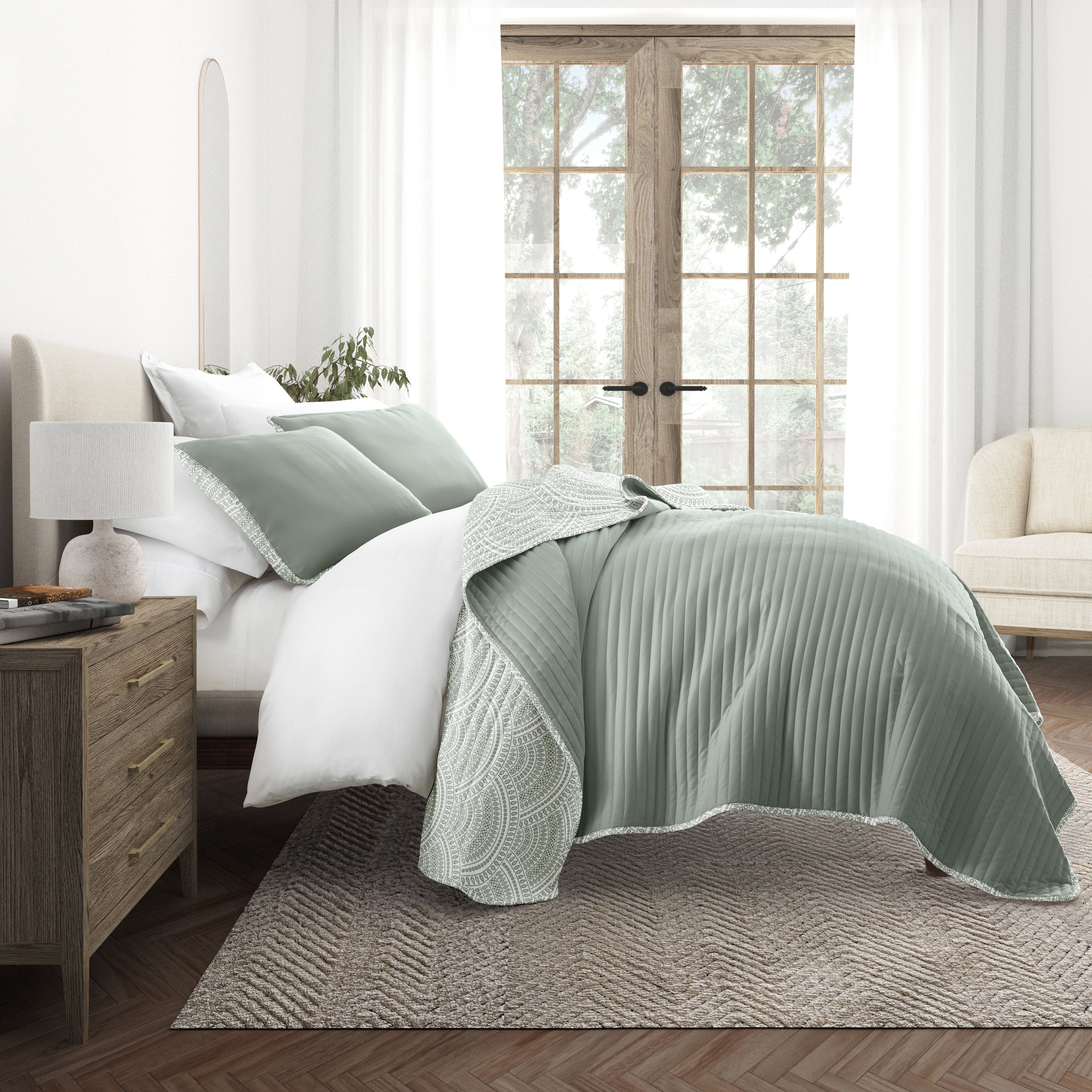 Scalloped Patterned Reversible Quilted Coverlet Set