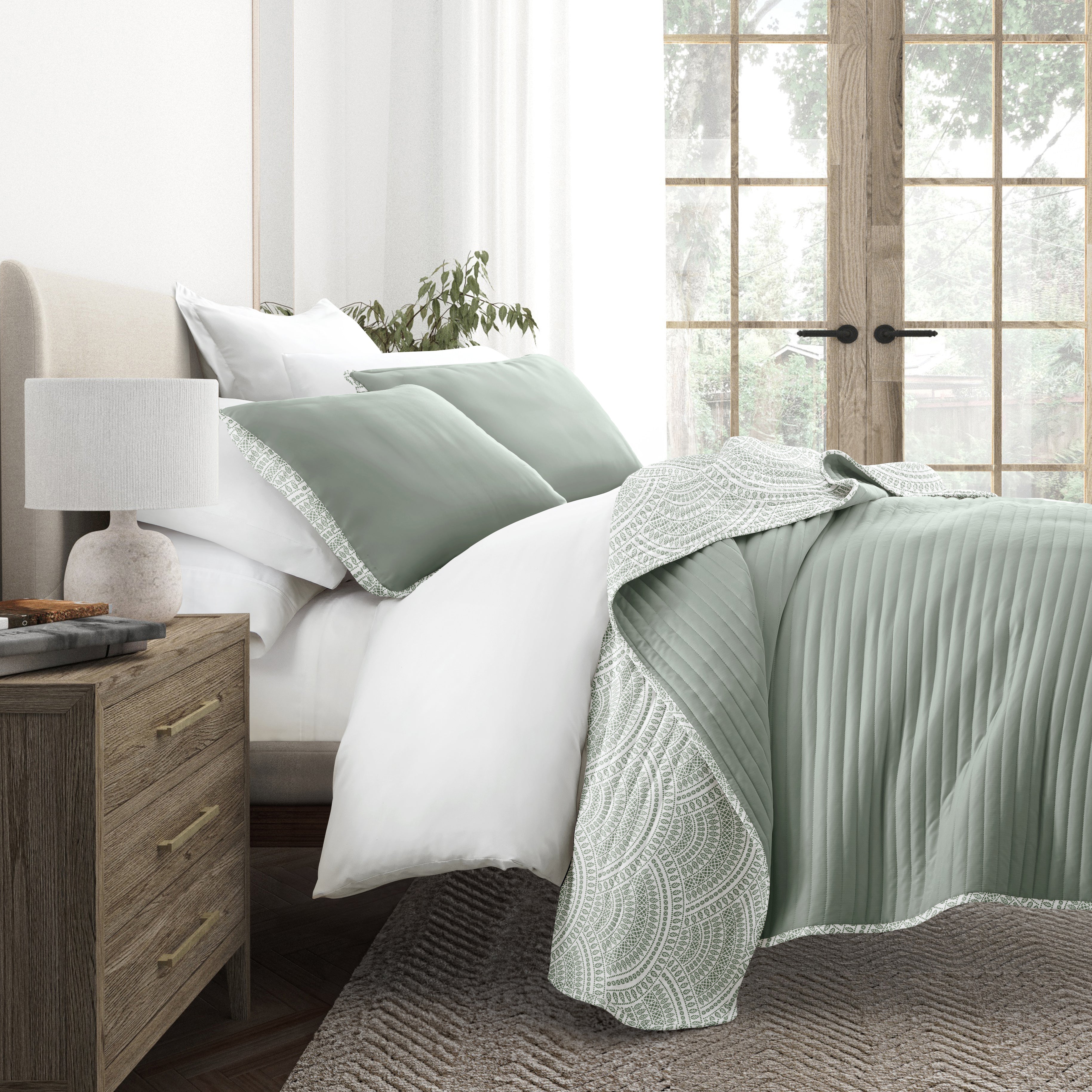 Scalloped Patterned Reversible Quilted Coverlet Set