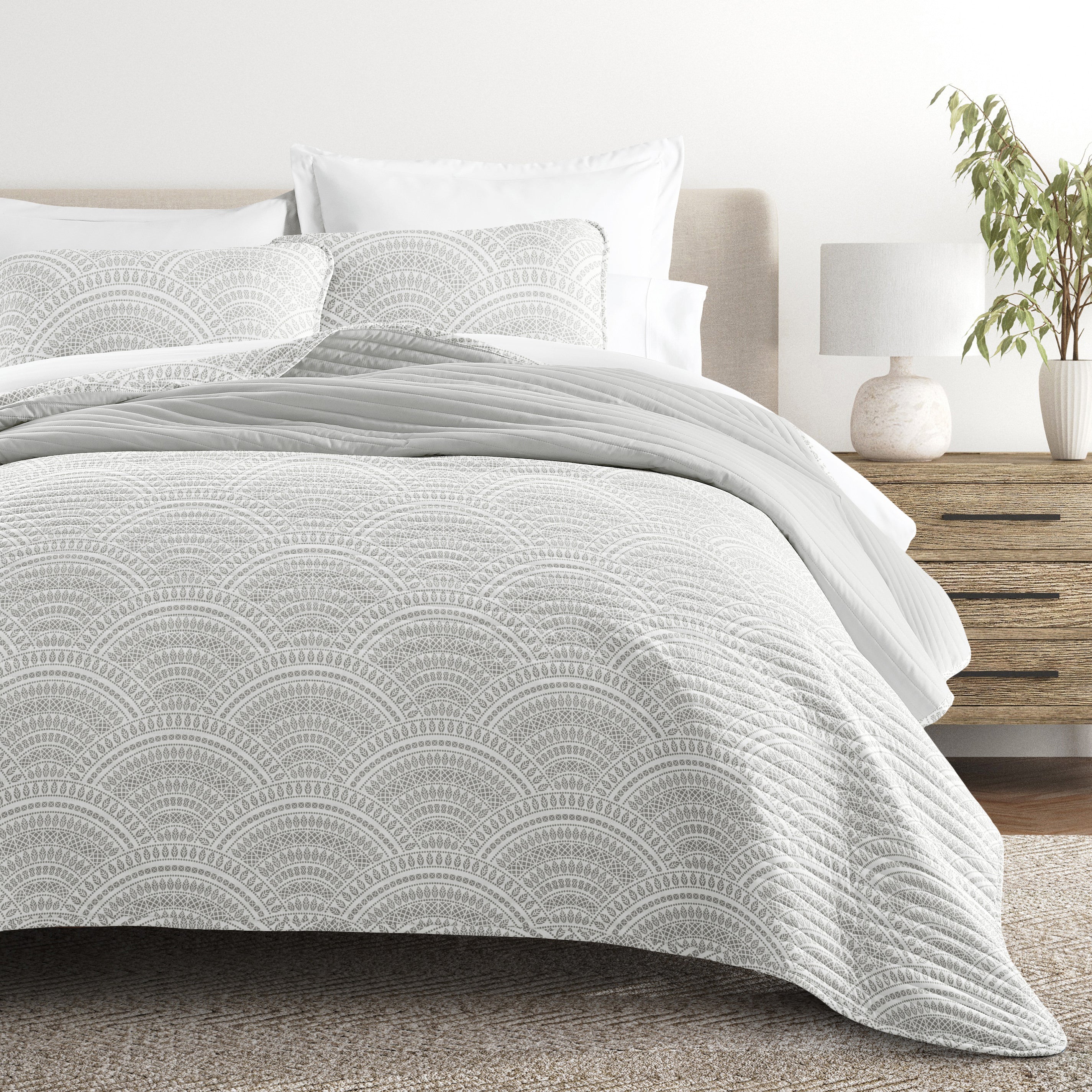 Scalloped Patterned Reversible Quilted Coverlet Set