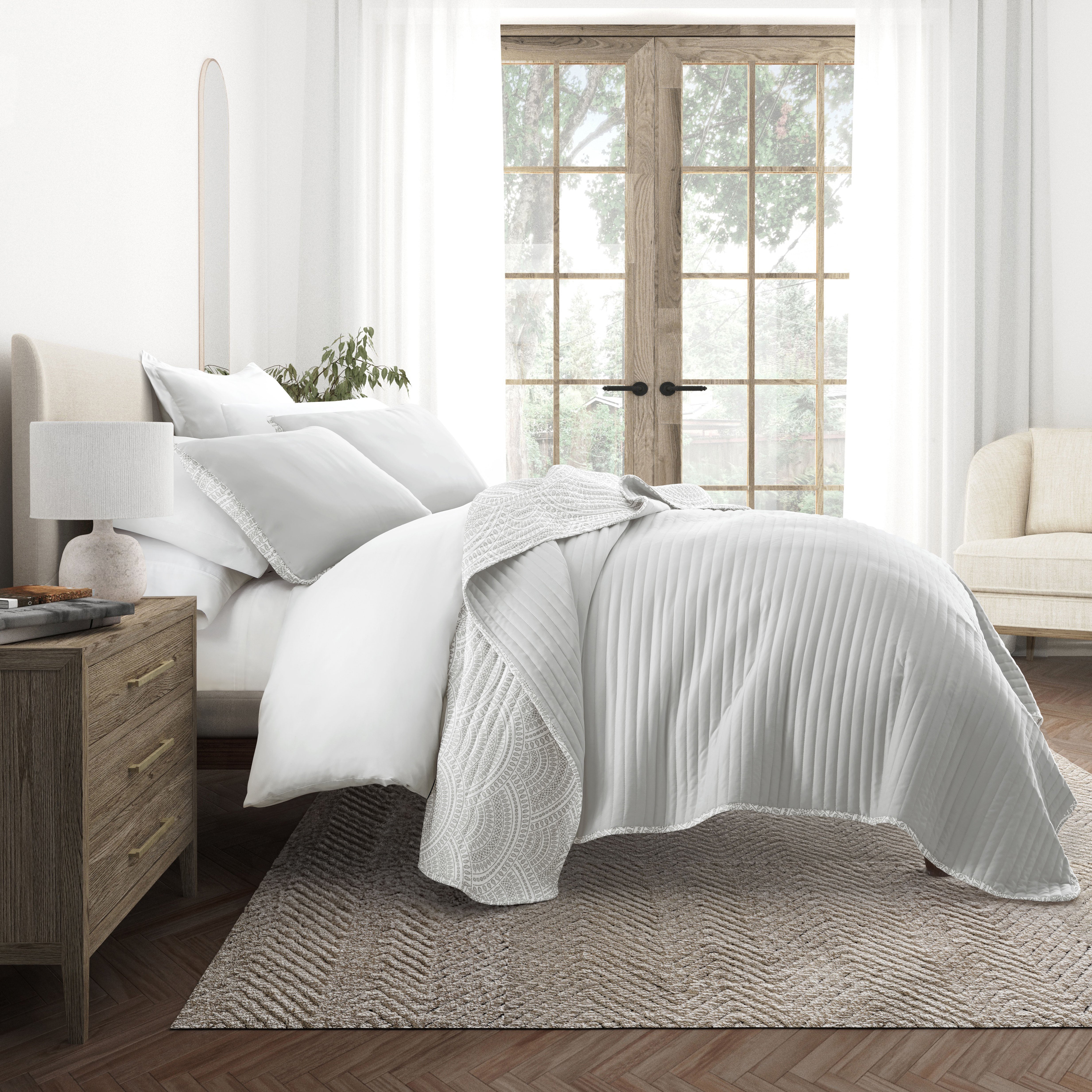 Scalloped Patterned Reversible Quilted Coverlet Set