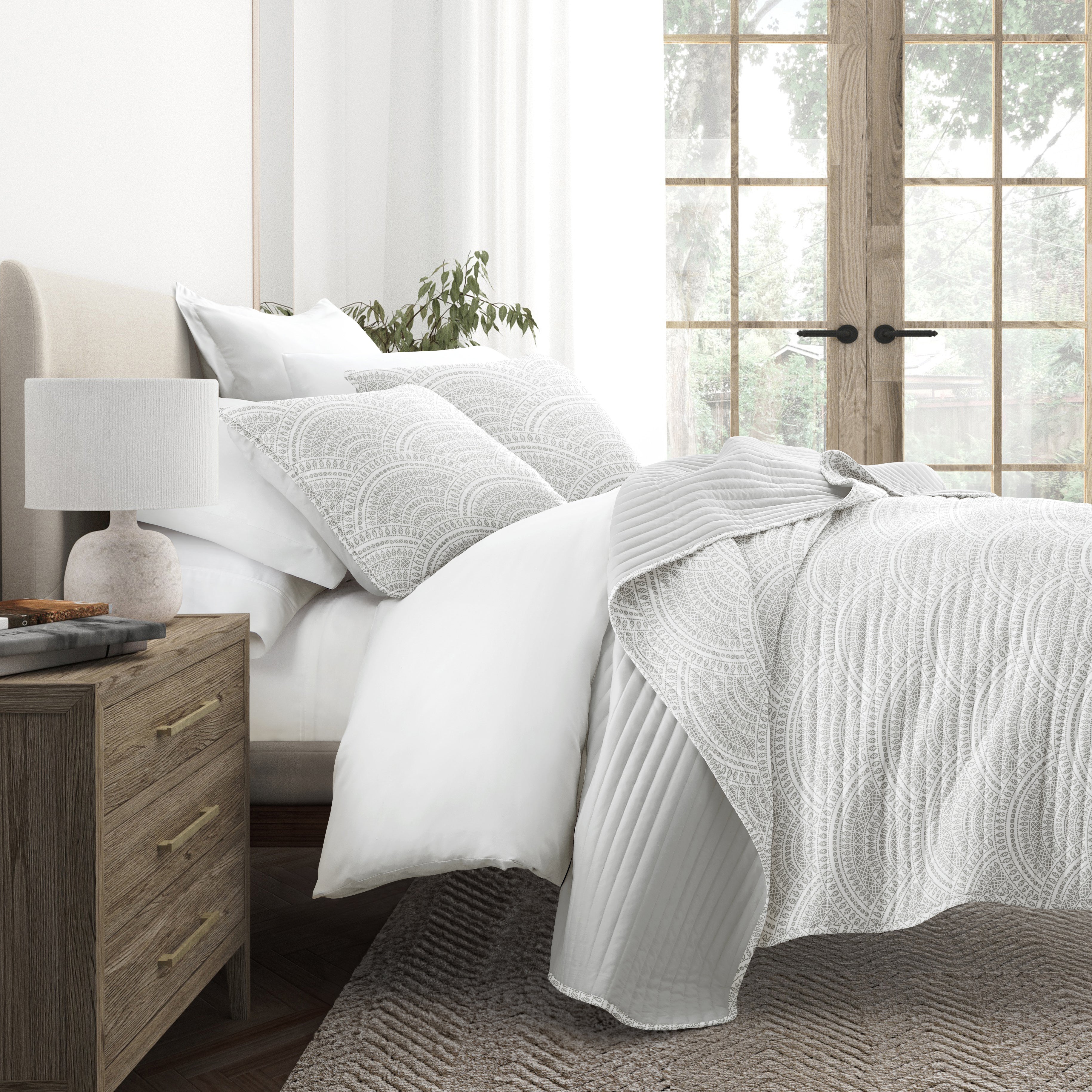 Scalloped Patterned Reversible Quilted Coverlet Set