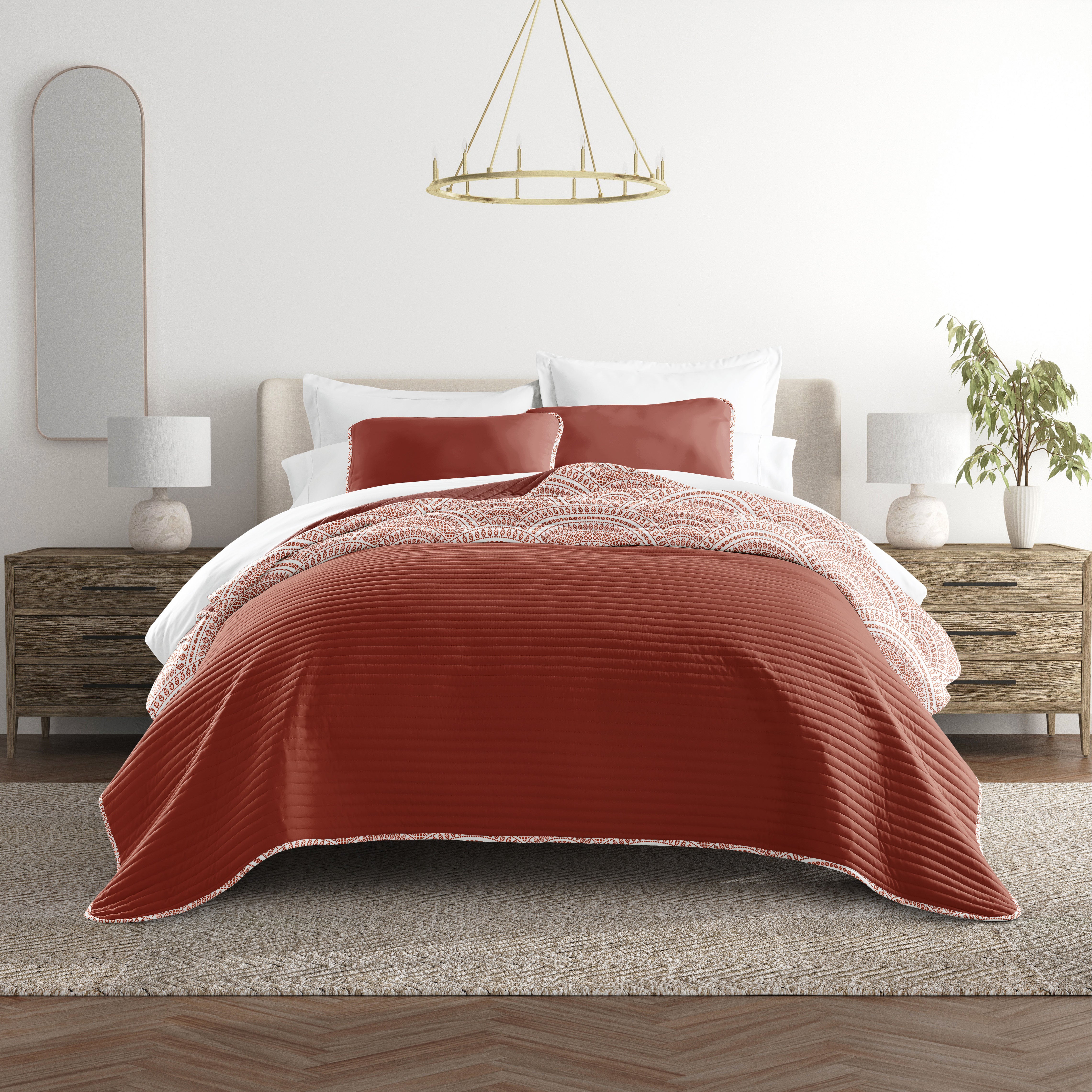 Scalloped Patterned Reversible Quilted Coverlet Set