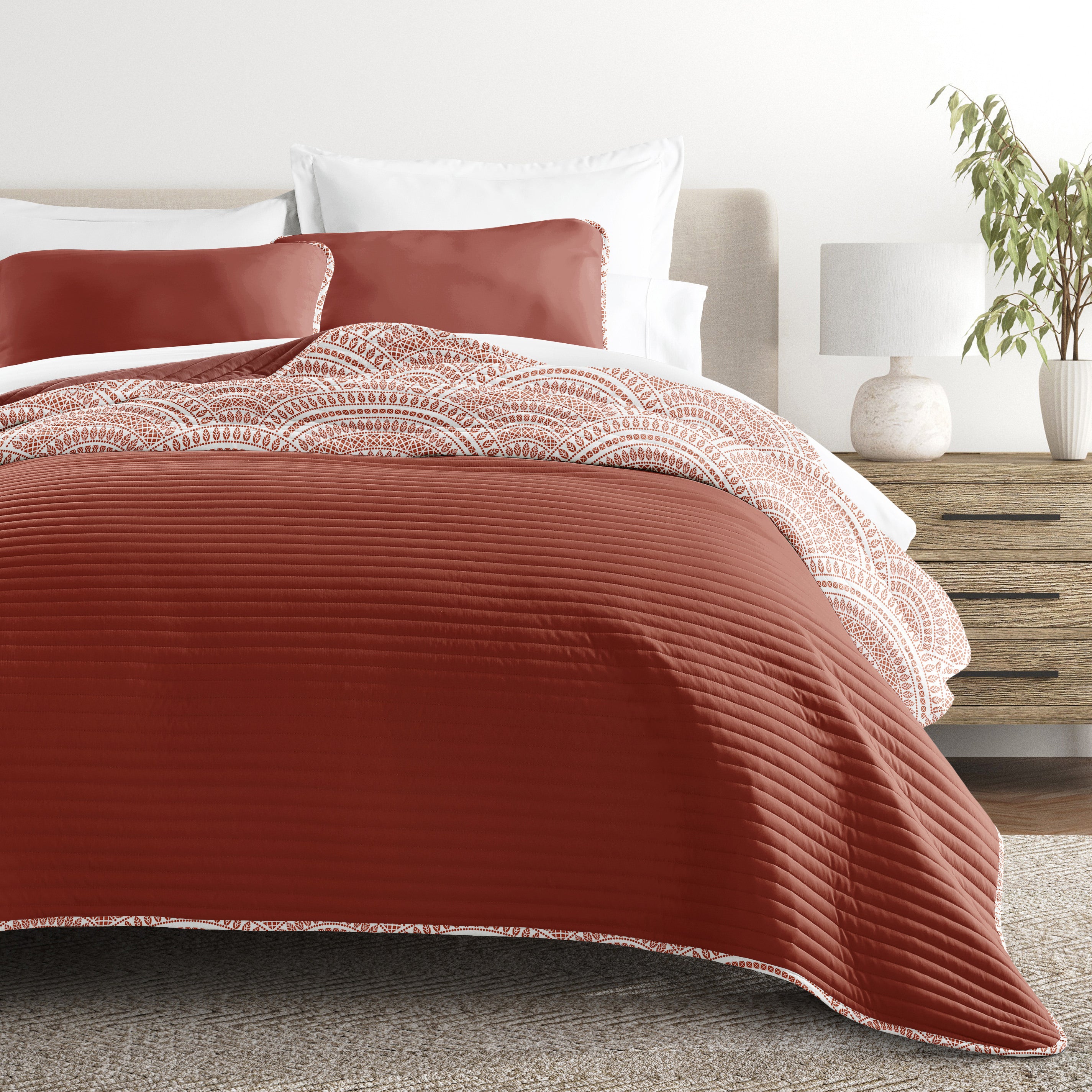 Scalloped Patterned Reversible Quilted Coverlet Set