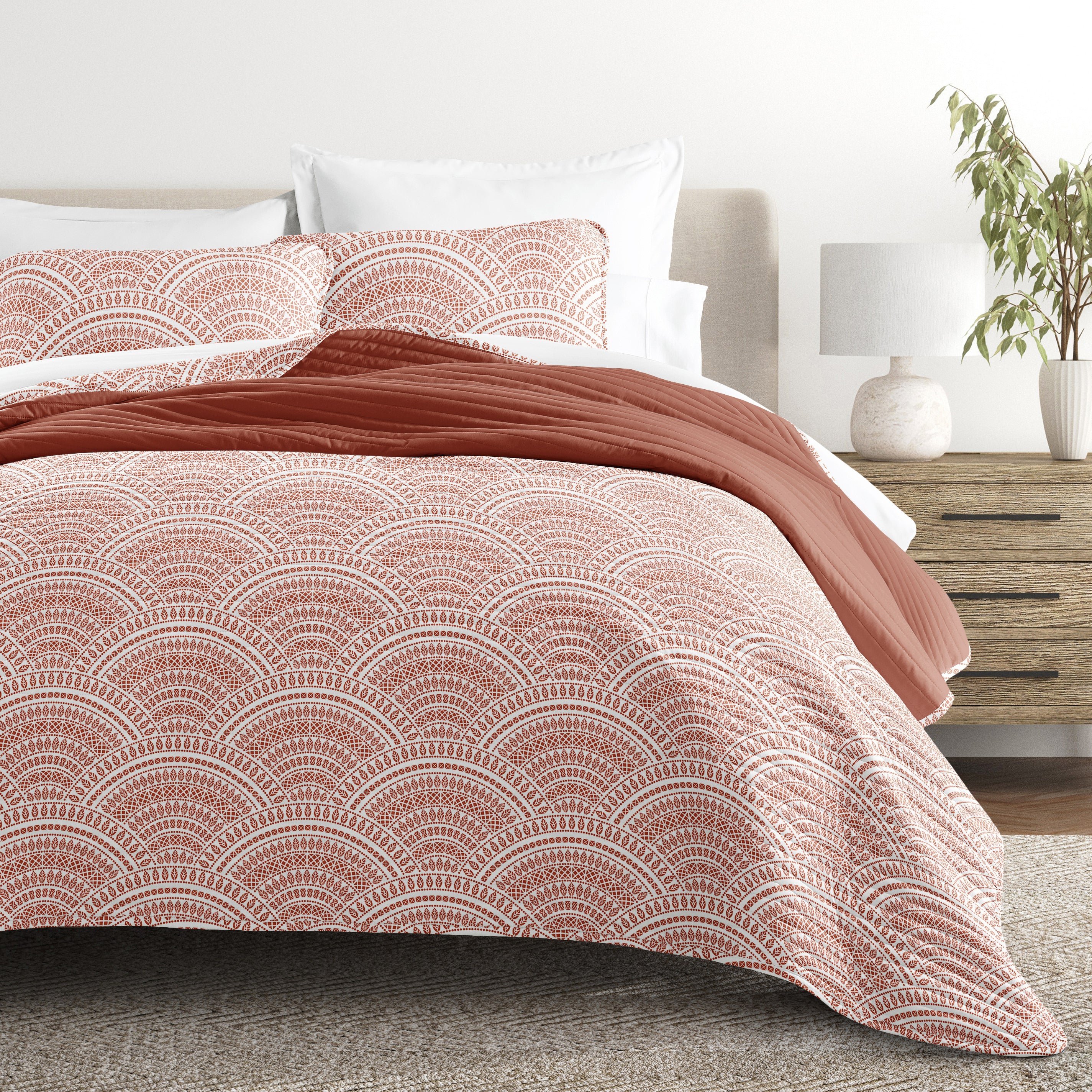 Scalloped Patterned Reversible Quilted Coverlet Set