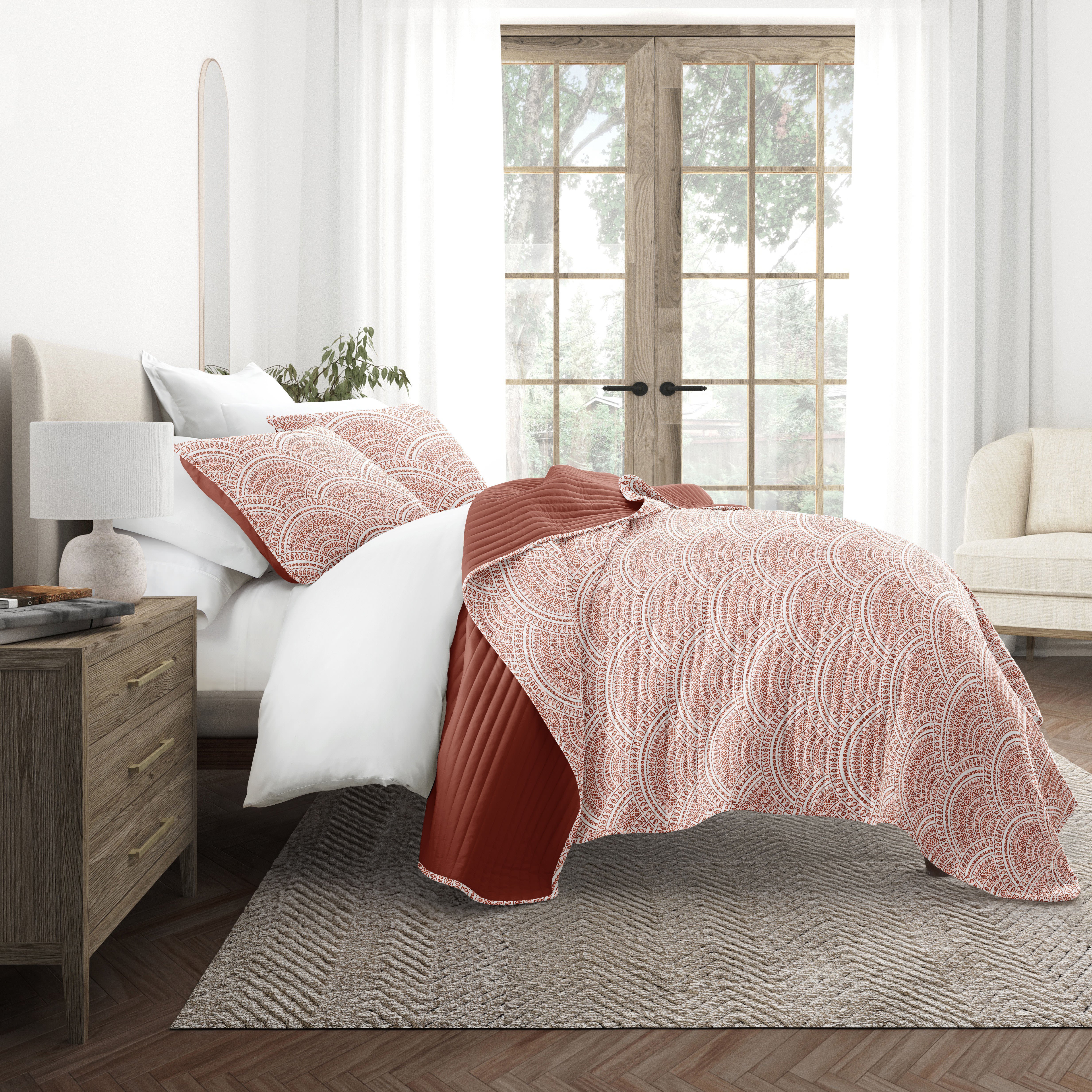 Scalloped Patterned Reversible Quilted Coverlet Set