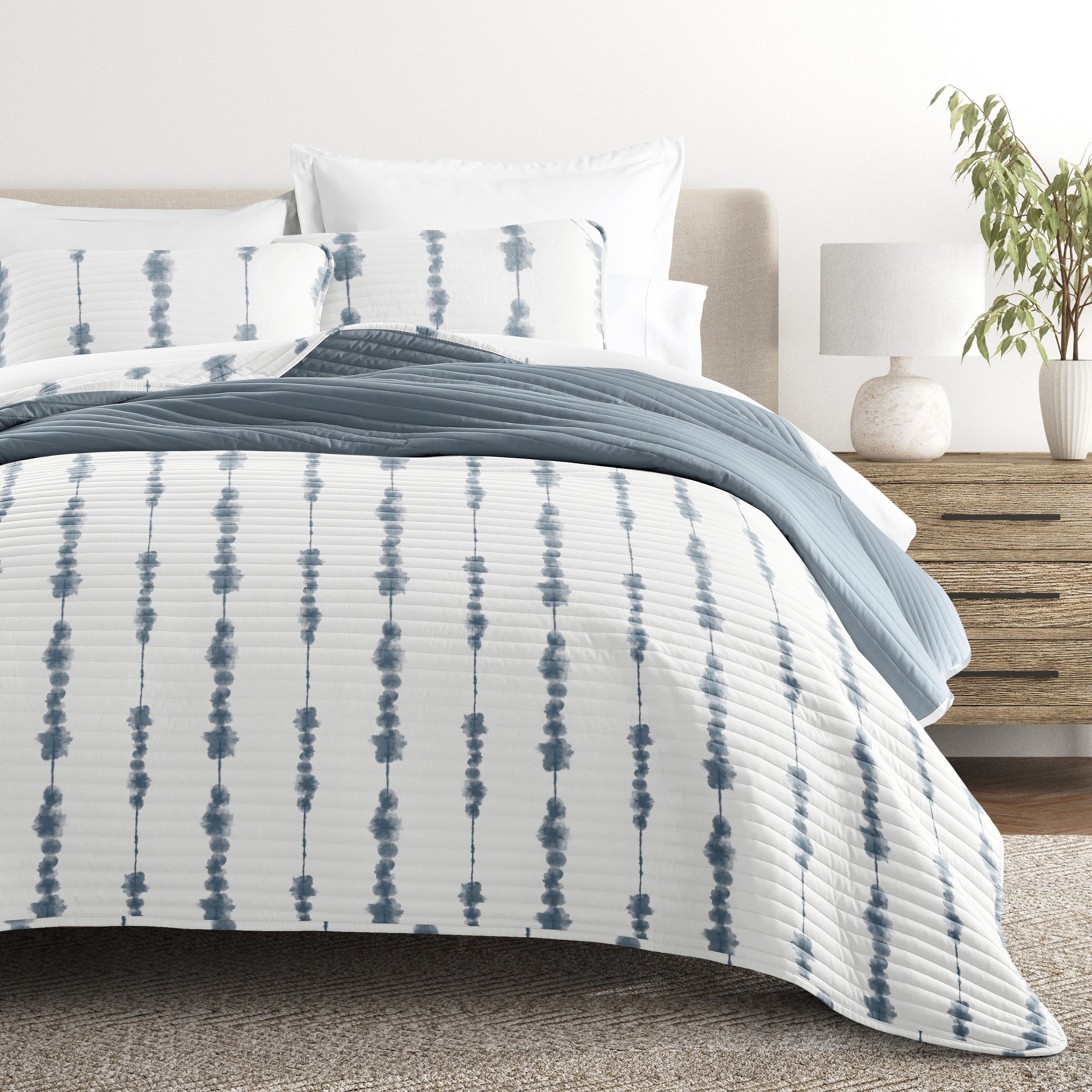 Shibori Aesthetic Patterned Reversible Quilted Coverlet Set