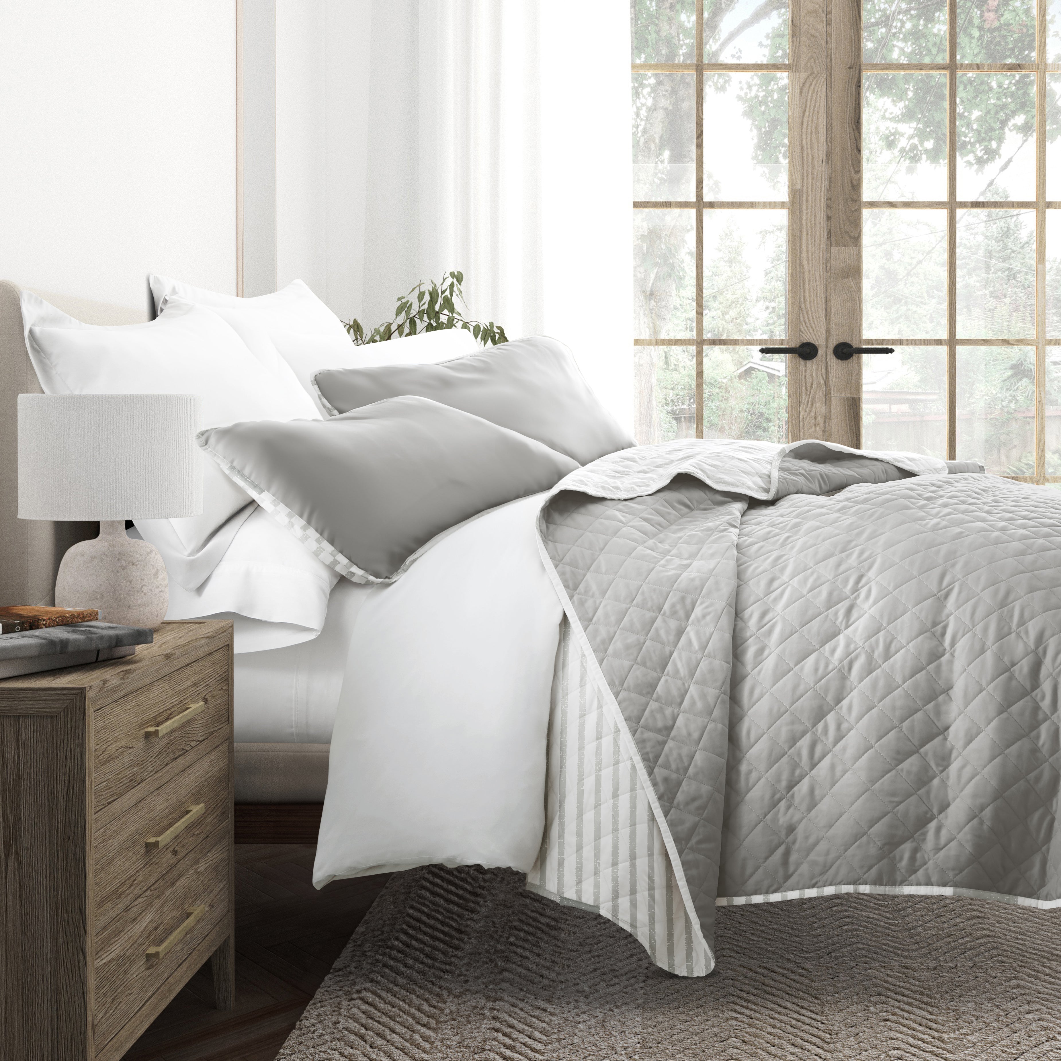 Summer Stripes Patterned Reversible Quilted Coverlet Set